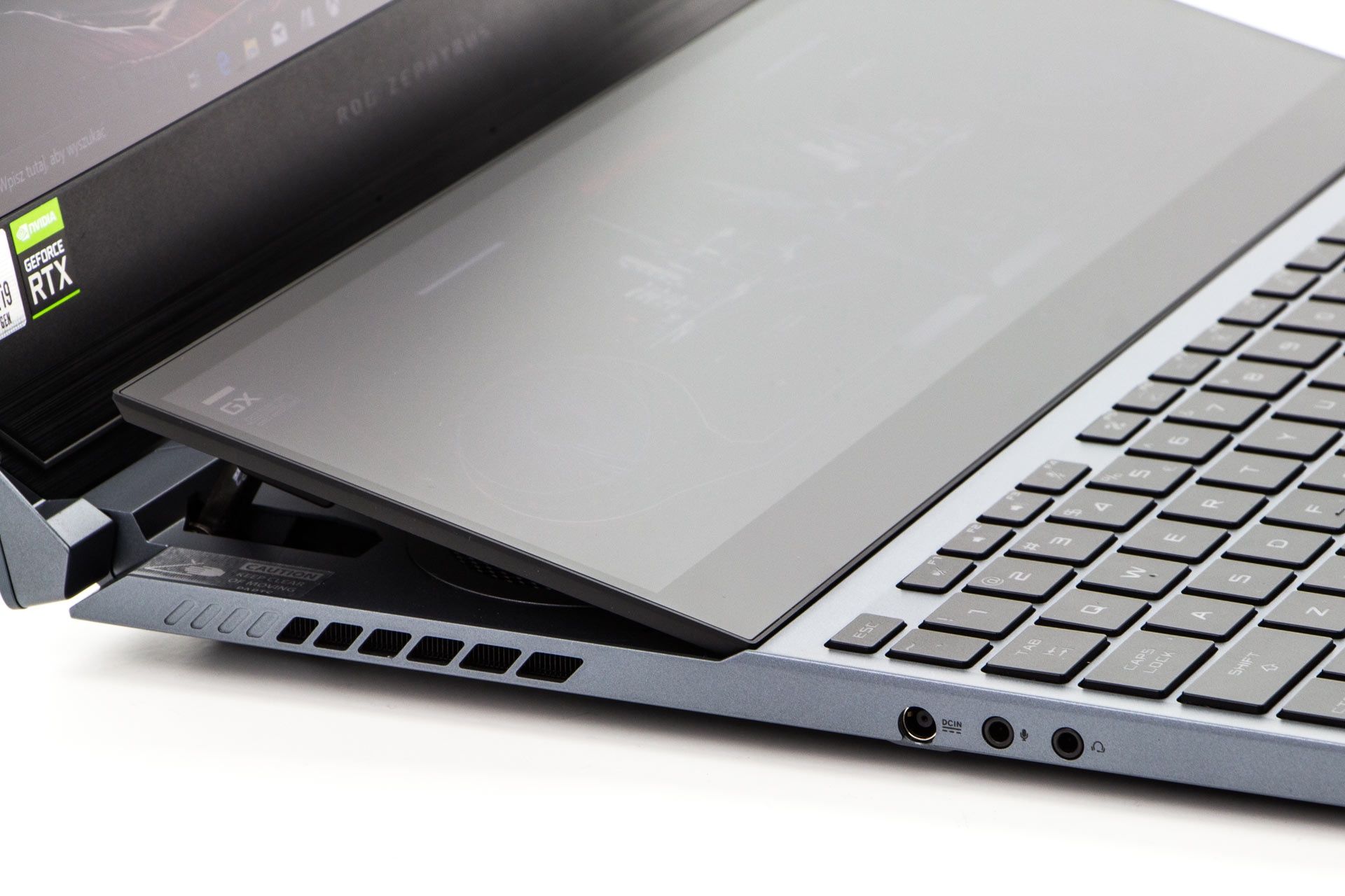 ASUS ROG Zephyrus Duo 15 GX550L - porty z lewej