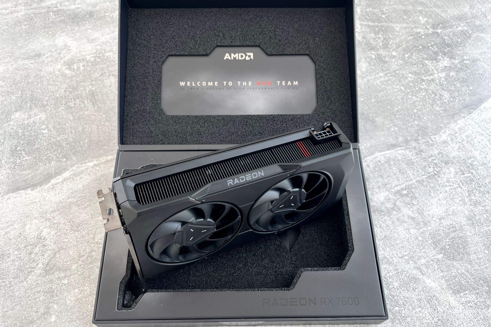AMD Radeon RX 7600 - w pudełku
