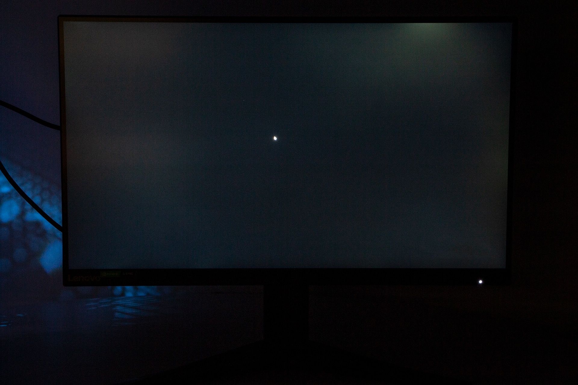 Lenovo Legion G27q-20 - równomierność czerni