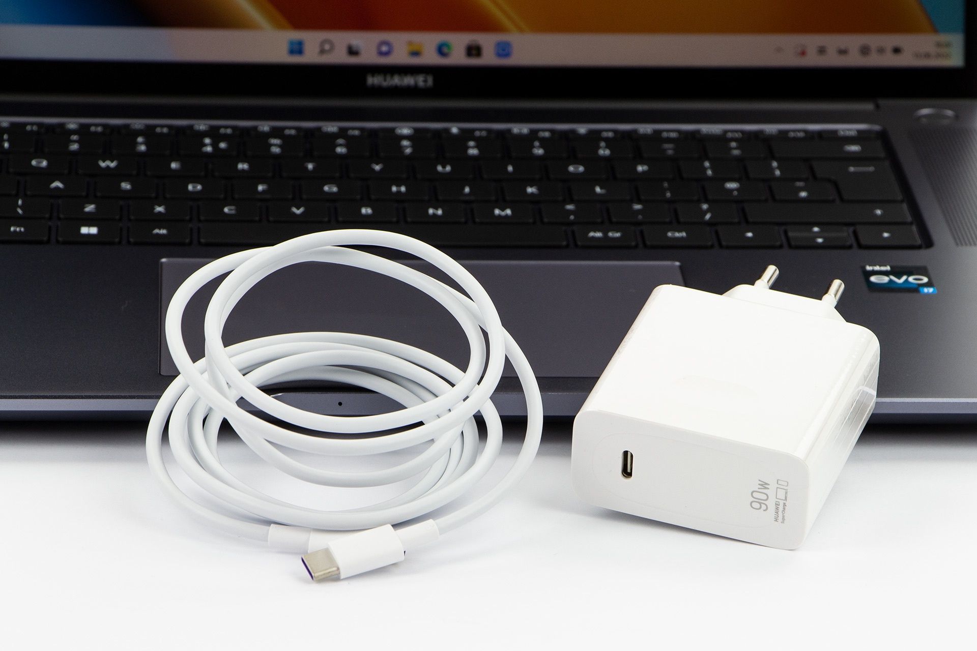 Huawei MateBook 16s - zawartośc zestawu