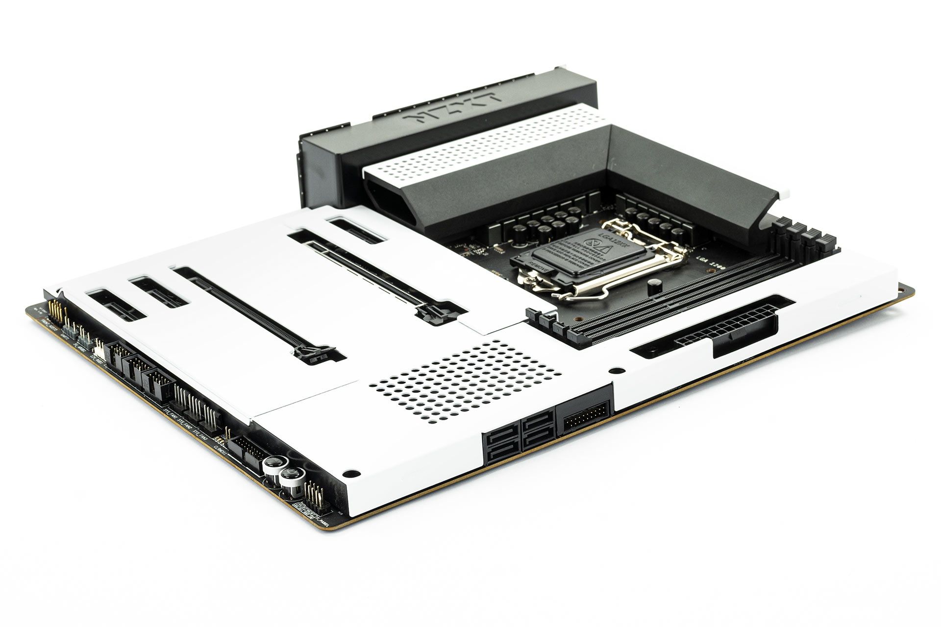 NZXT N7 Z590