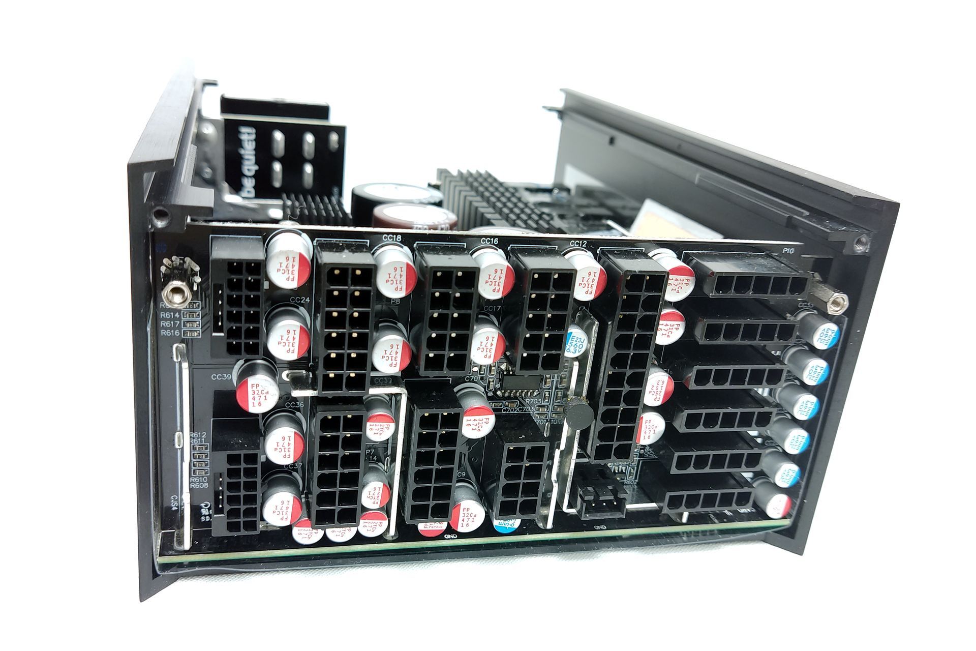 be quiet! Dark Power Pro 13 1300W - wnętrze