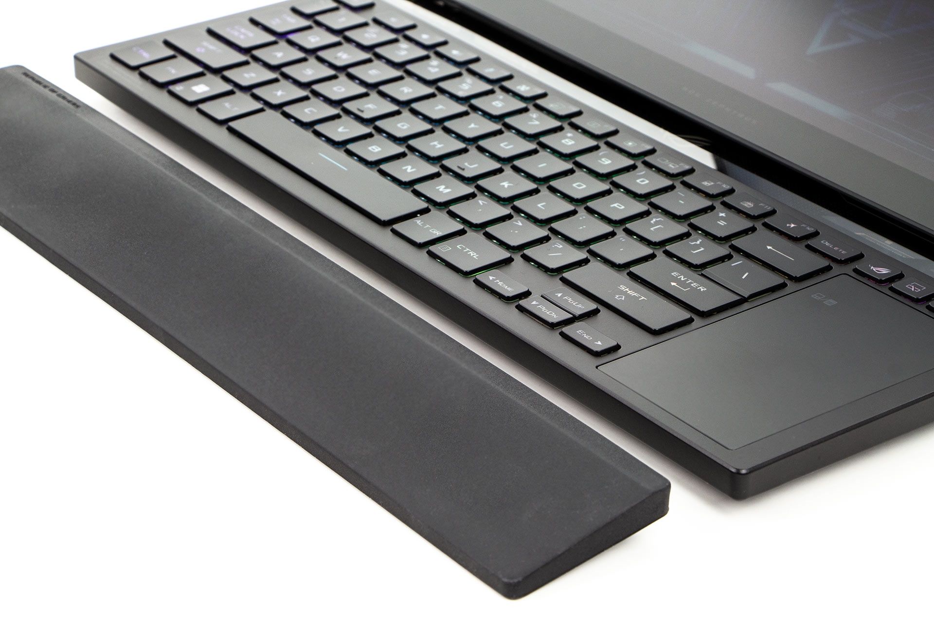 ASUS ROG Zephyrus Duo 16 - podkładka pod nadgarstki