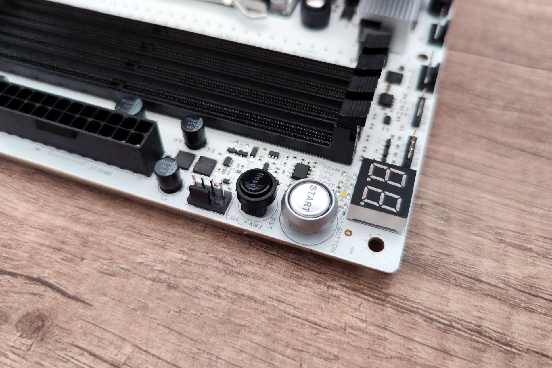 Sapphire Nitro+ X870EA PhantomLink Edition