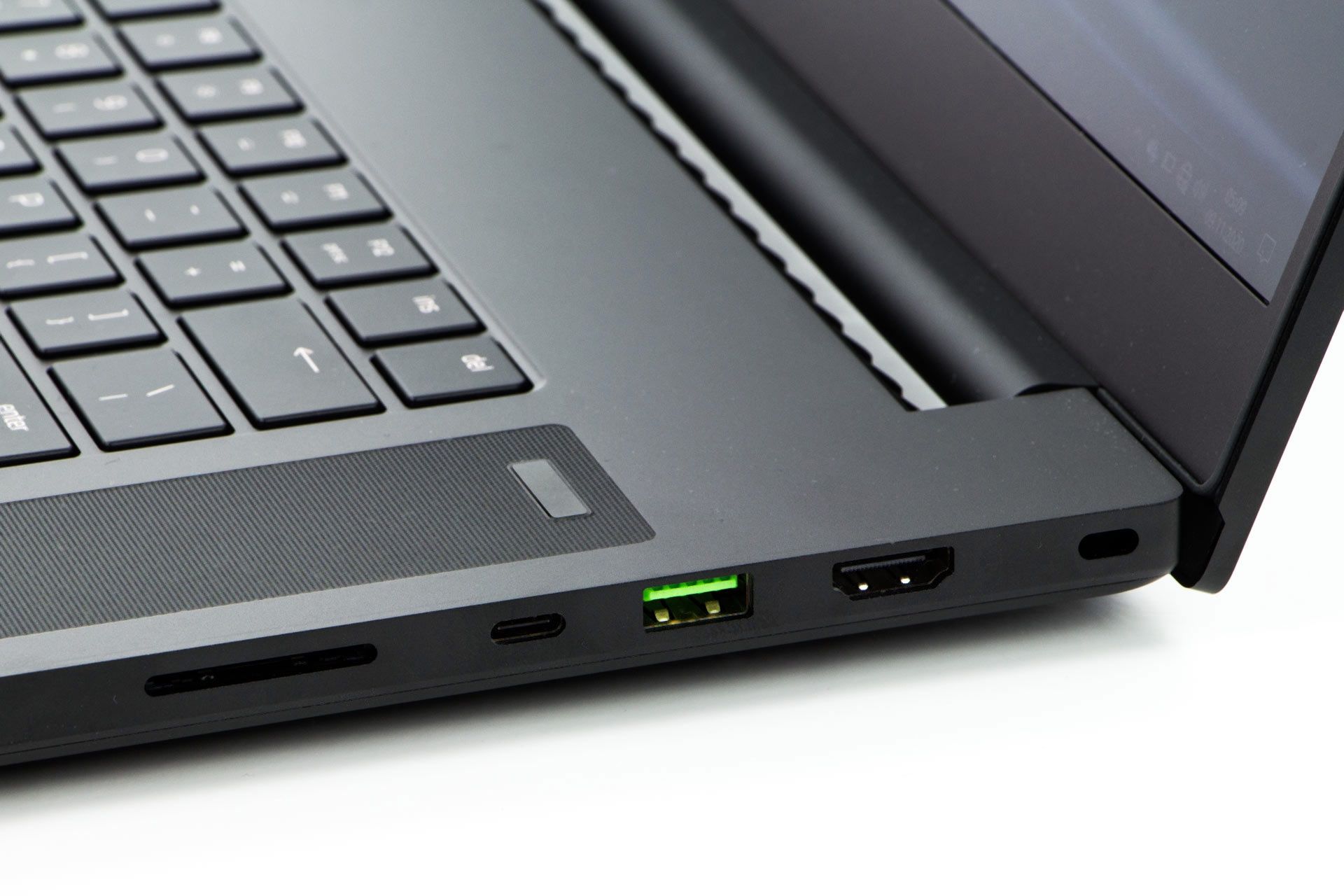 Razer Blade Pro 17 2020 - porty po prawej stronie