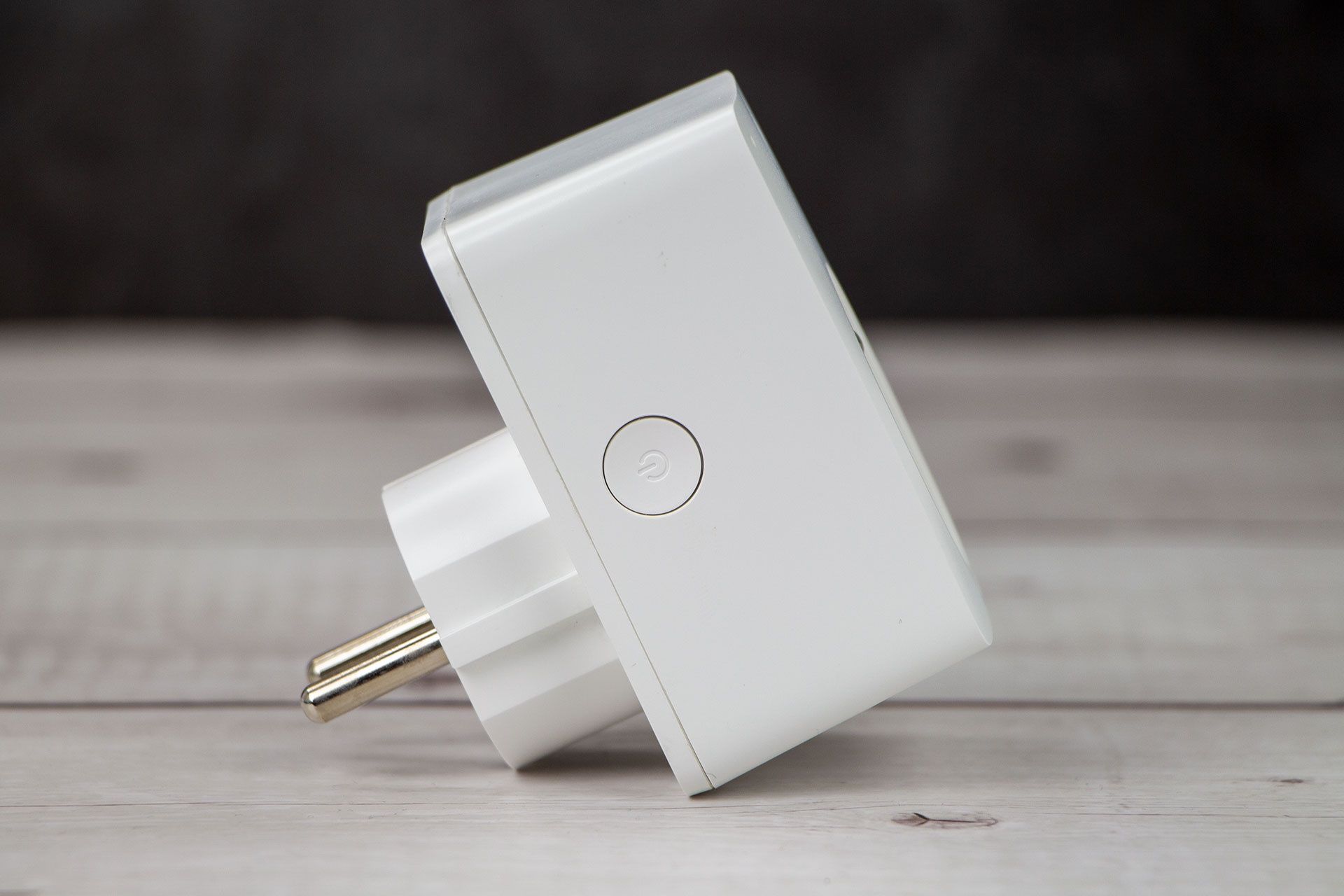 TP-Link Tapo P100 - z boku