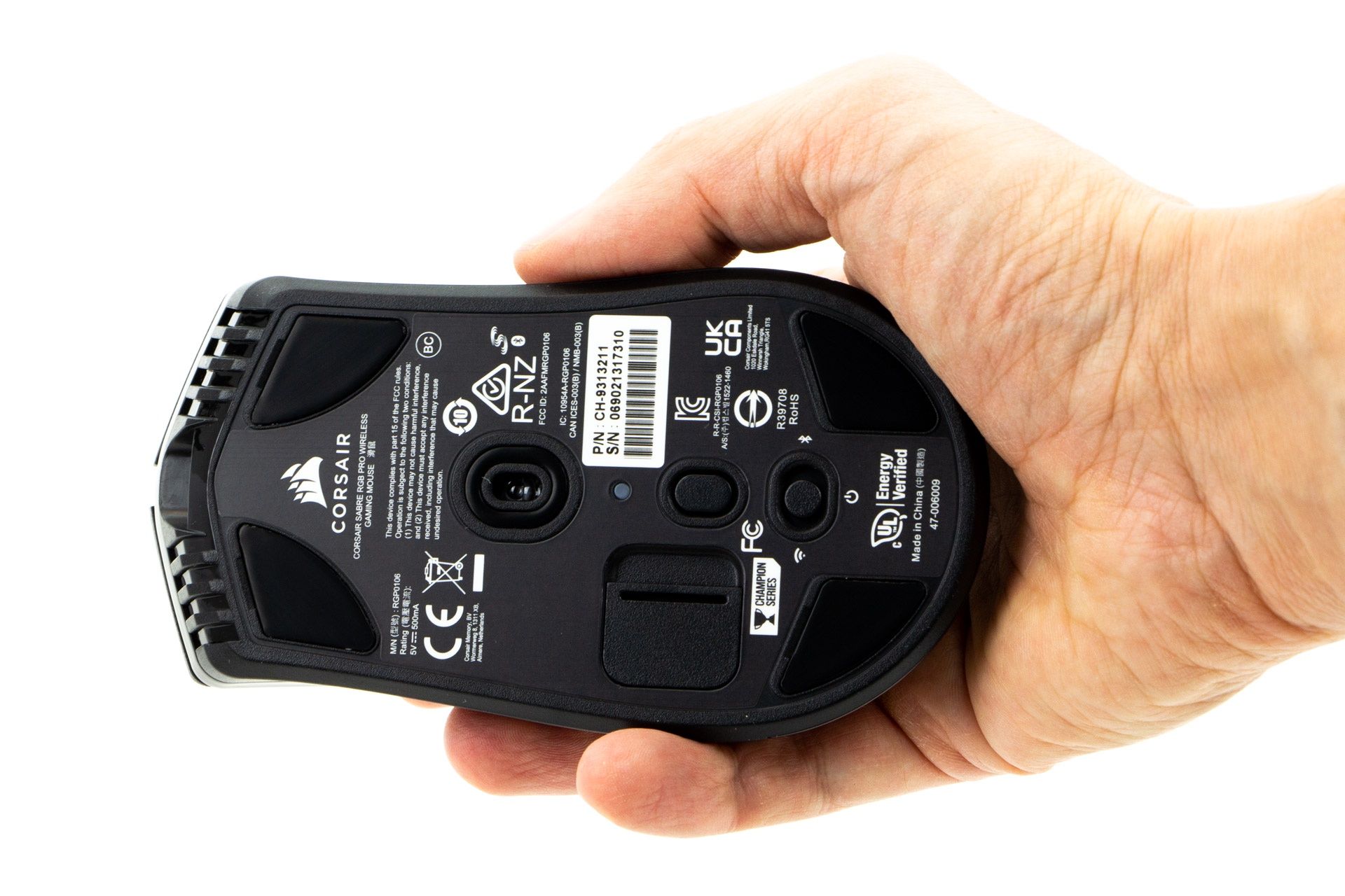 Corsair M65 RGB Ultra Wireless vs Corsair Sabre RGB Pro Wireless - spód Sabre RGB Pro Wireless