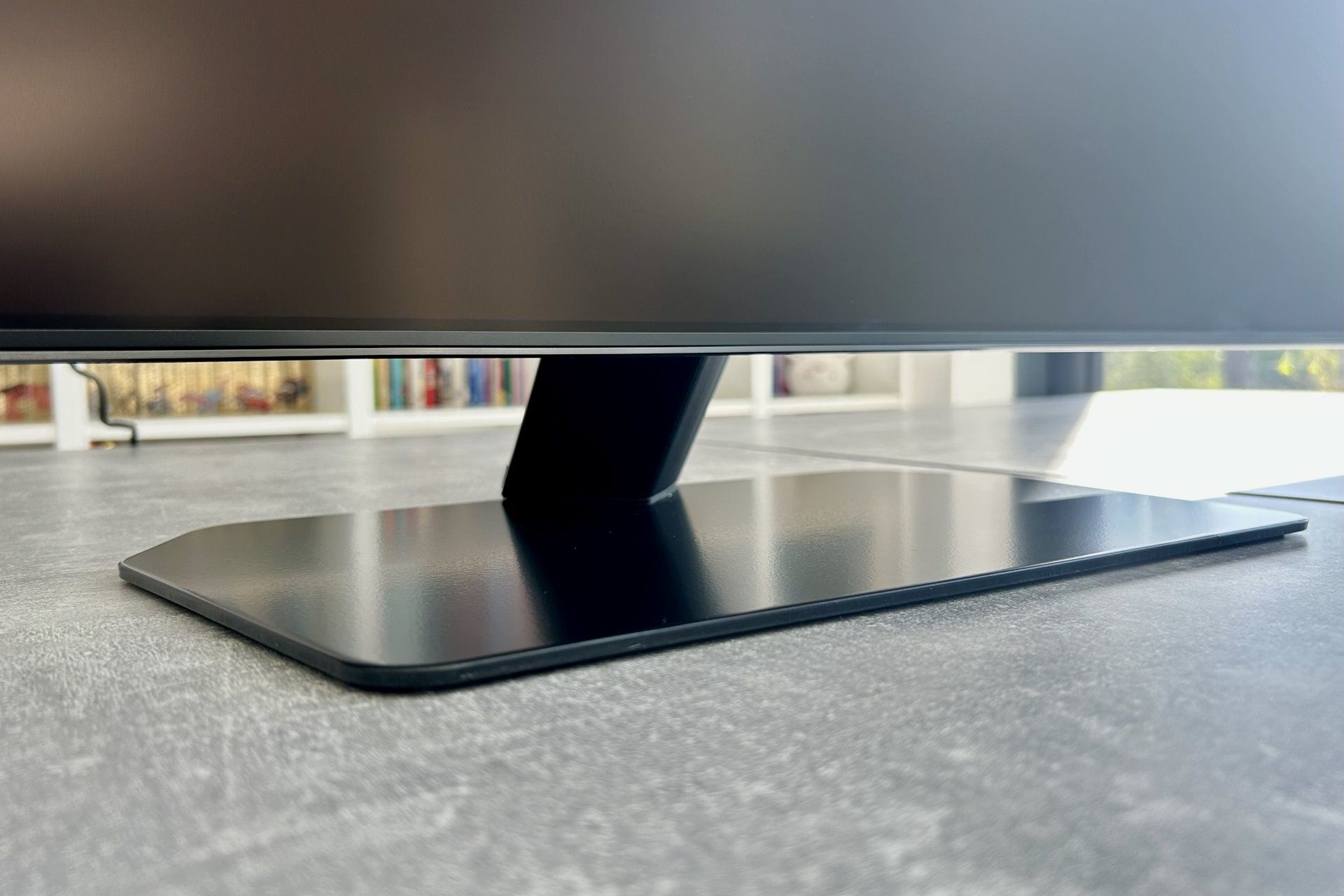 Samsung Neo QLED 65QN92F - podstawa od frontu