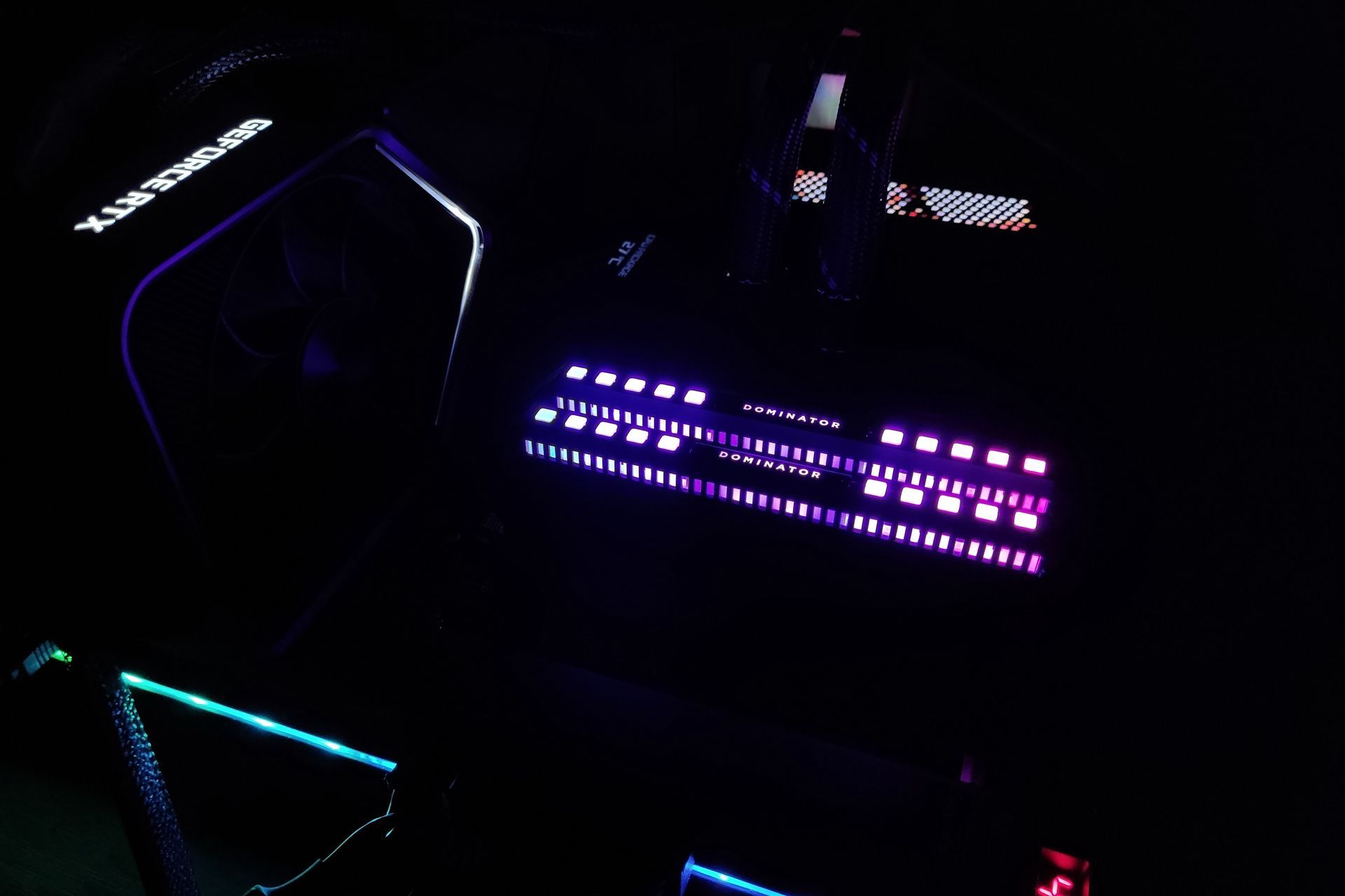 Corsair Dominator Platinum RGB DDR5 - podświetlenie LED