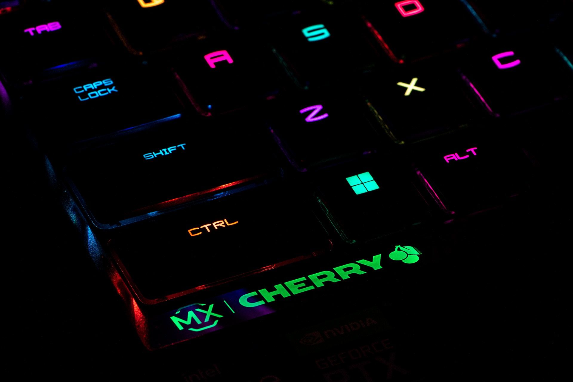 MSI Titan GT77 - klawisze podświetlenie