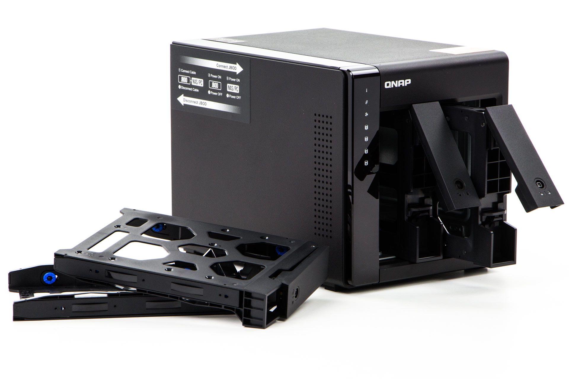 QNAP TL-D400S - szybki montaż w sankach na dyski