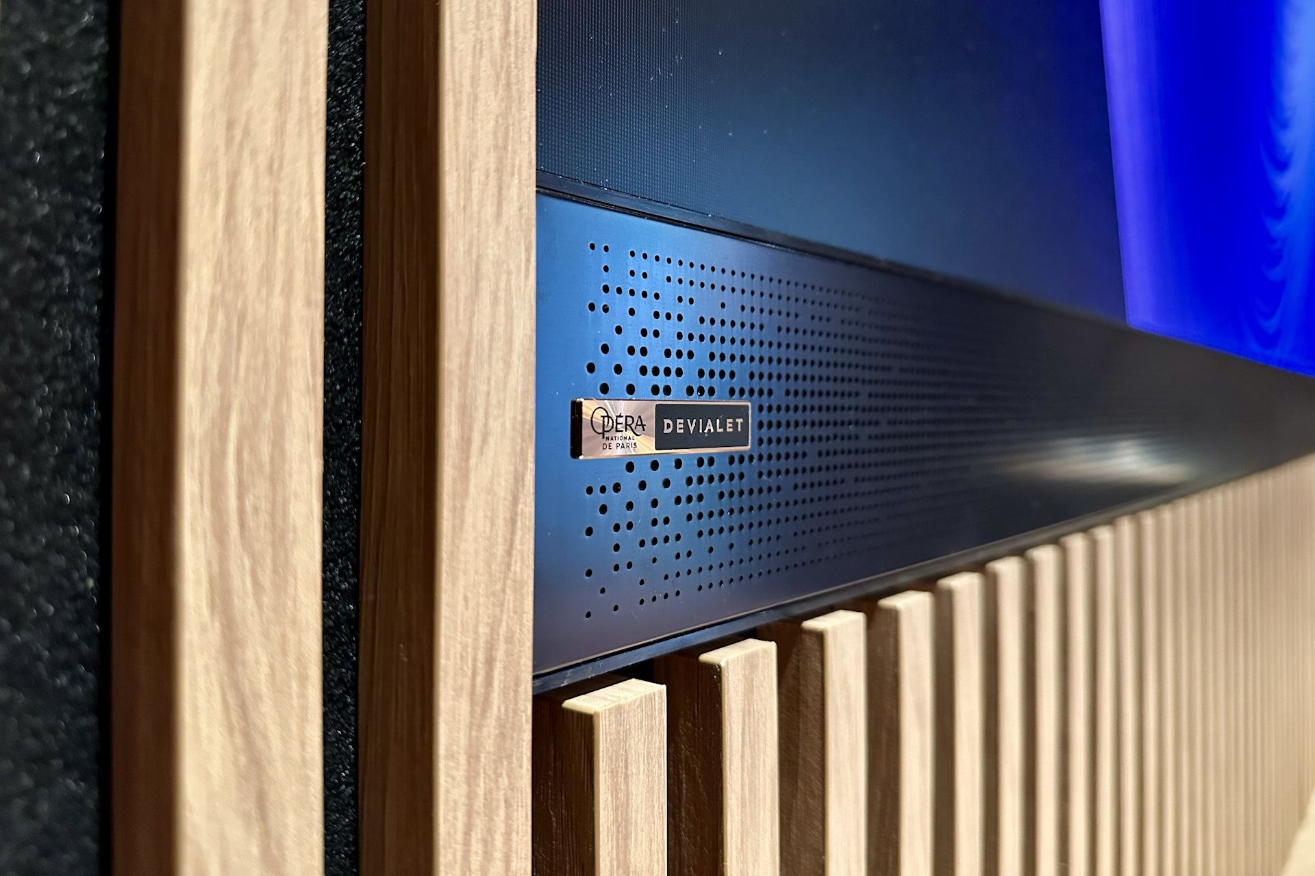 Hisense 136MX Micro LED - nagłośnienie