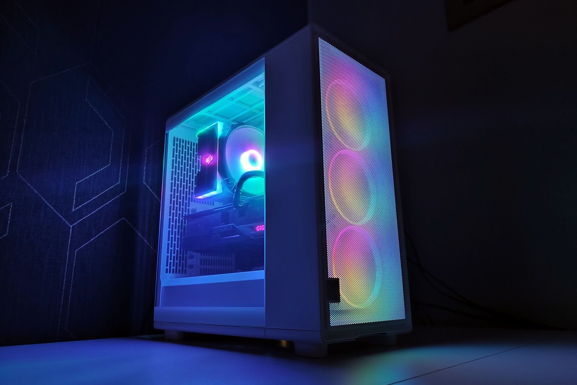 Fractal Epoch White TG RGB Clear Tint - podświetlenie RGB LED