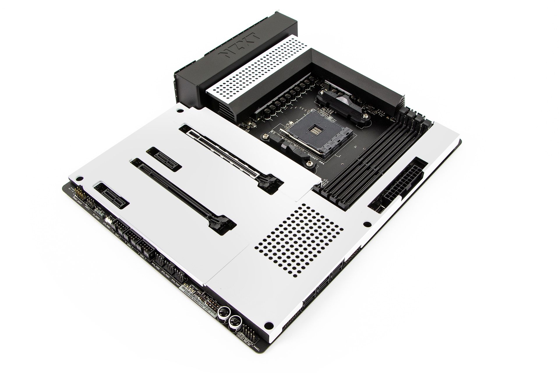 NZXT N7 B550 - biała osłona na PCB