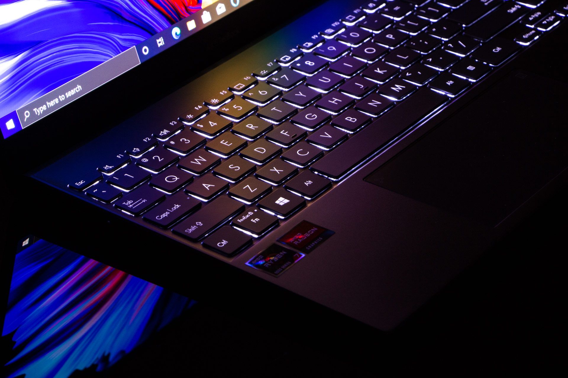 ASUS ZenBook UM325S - podświetlenie