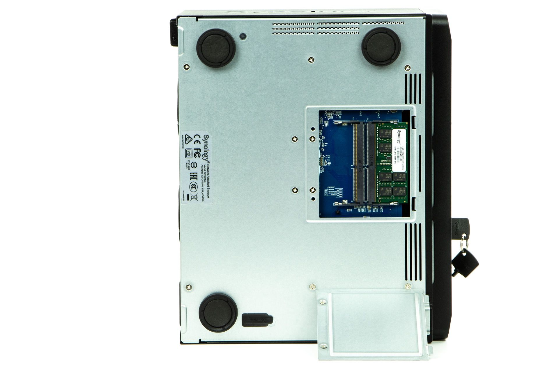Synology DS1621xs+ - dostęp do pamięci RAM