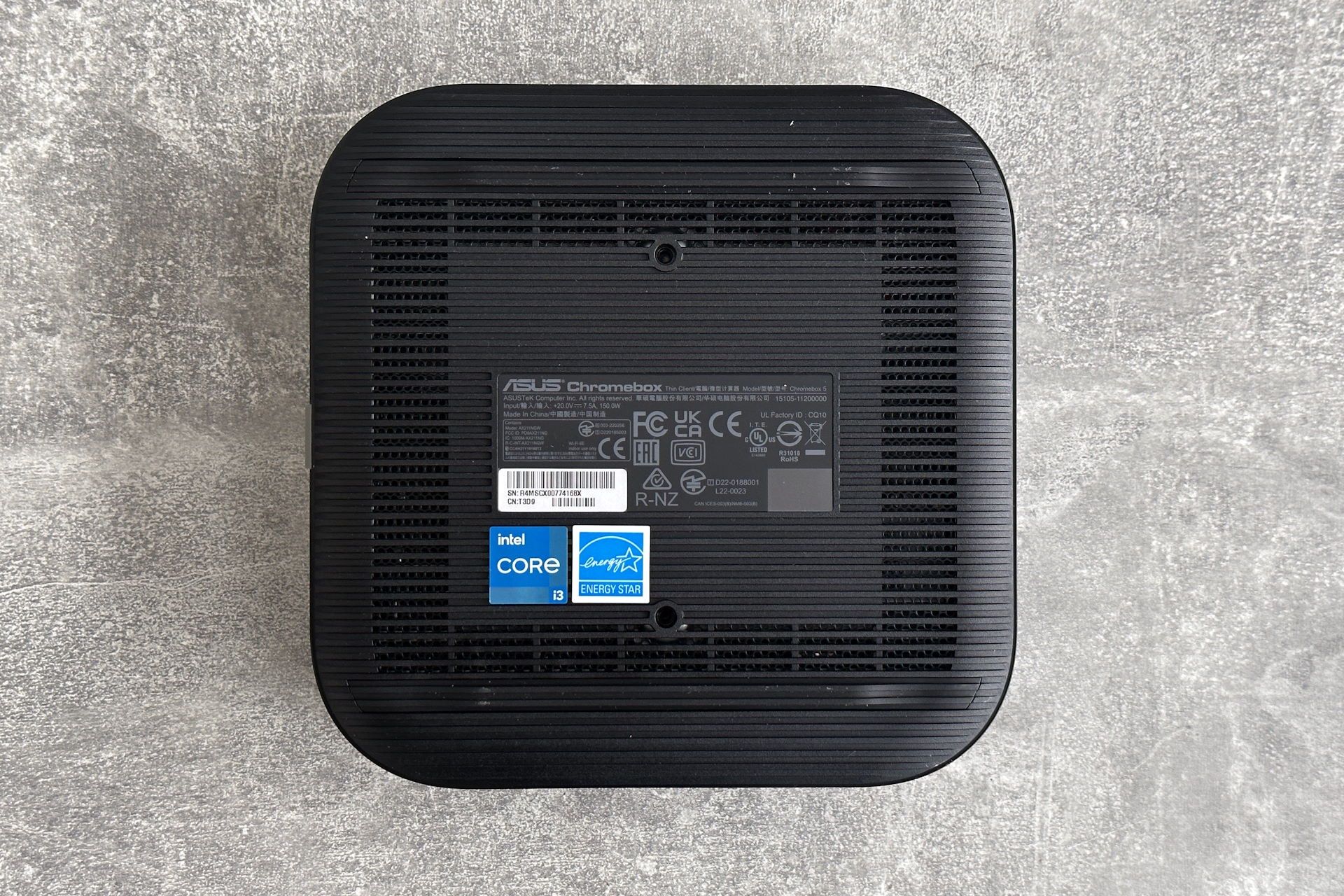 ASUS Chromebox 5 - od spodu