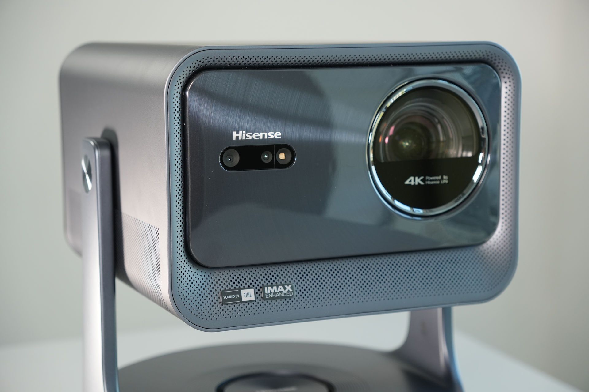 Hisense C2 Ultra - lewy profil