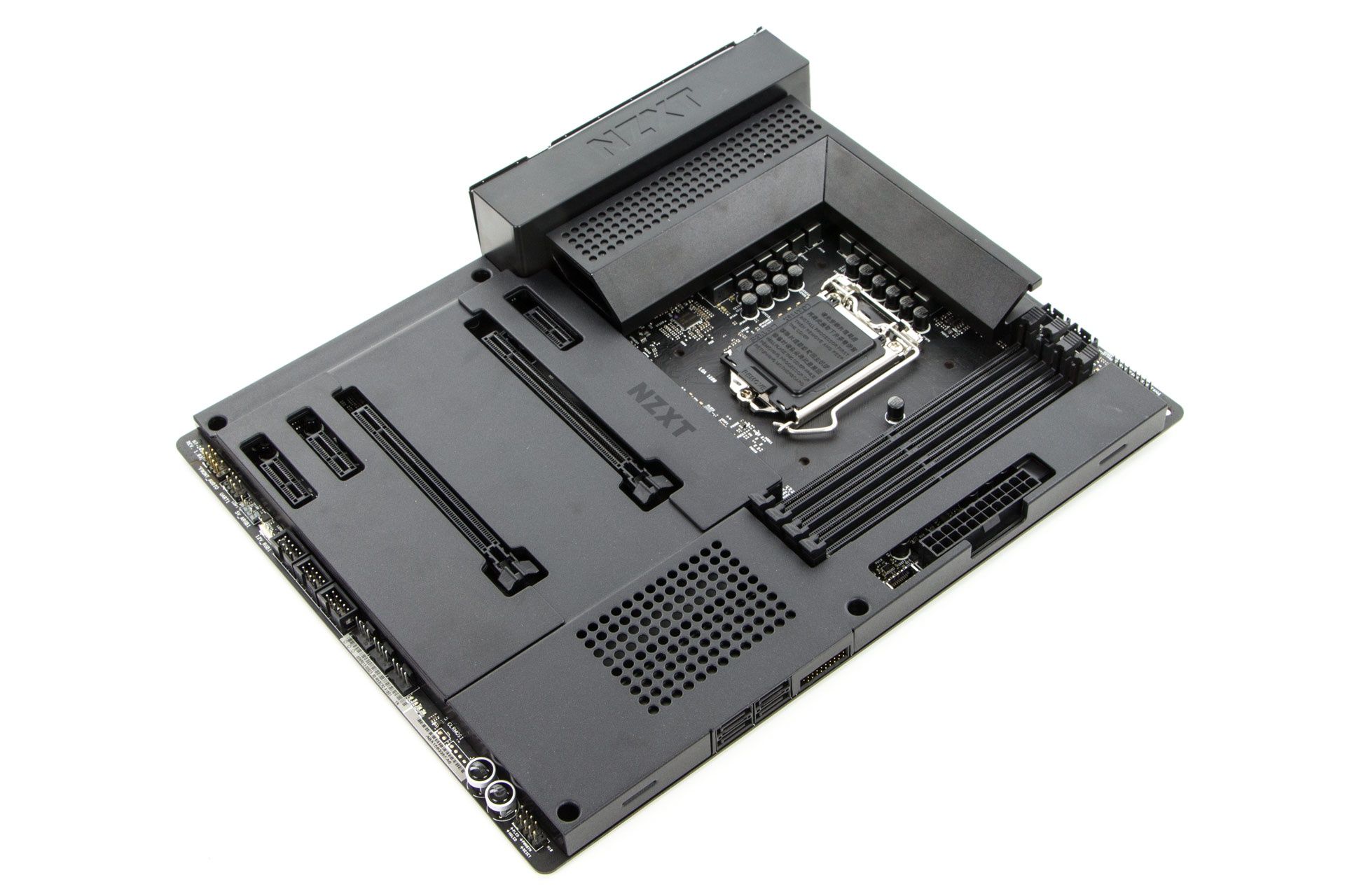 NZXT N7 Z490 - cena