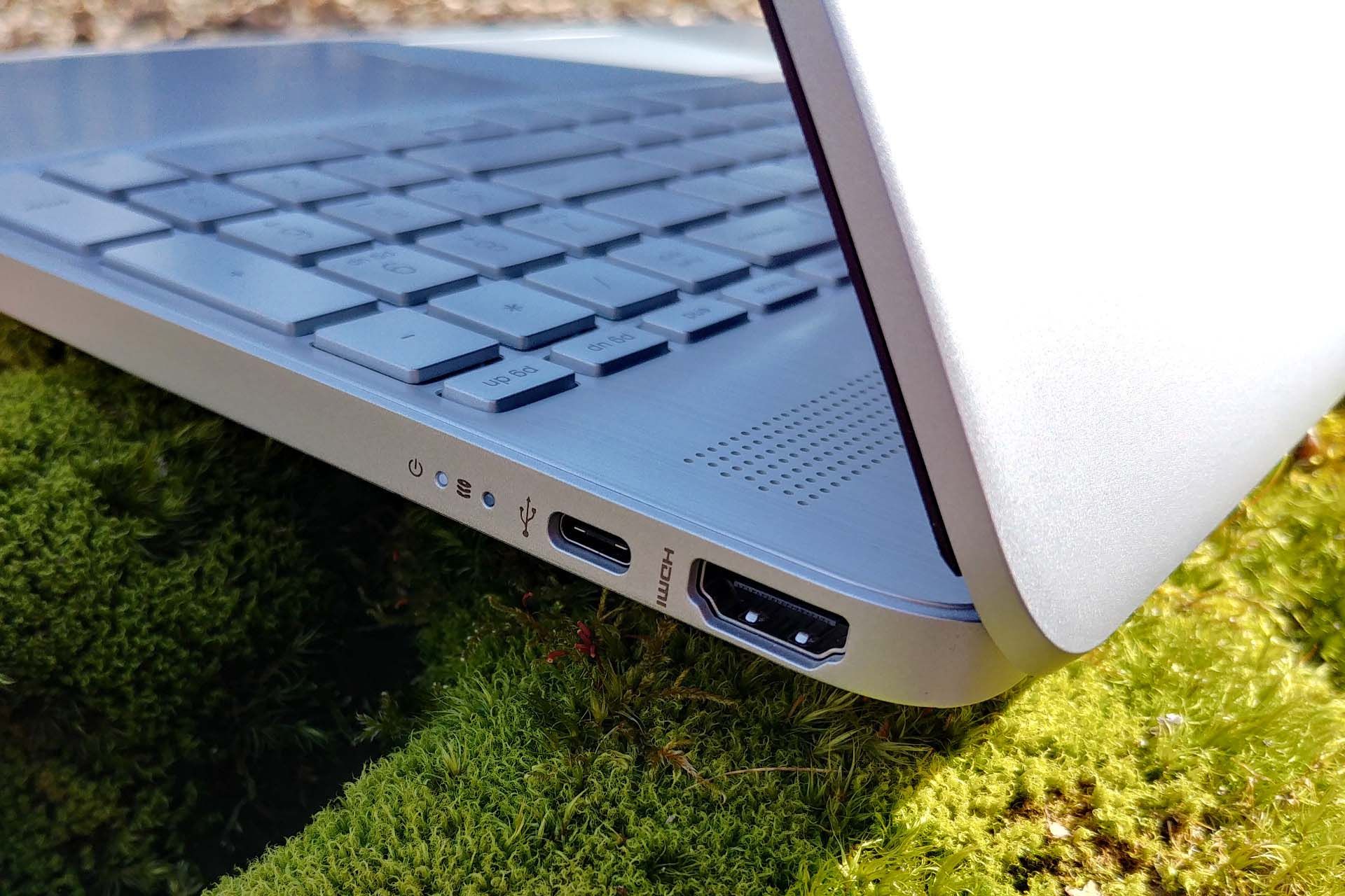 HP 15s prawy bok