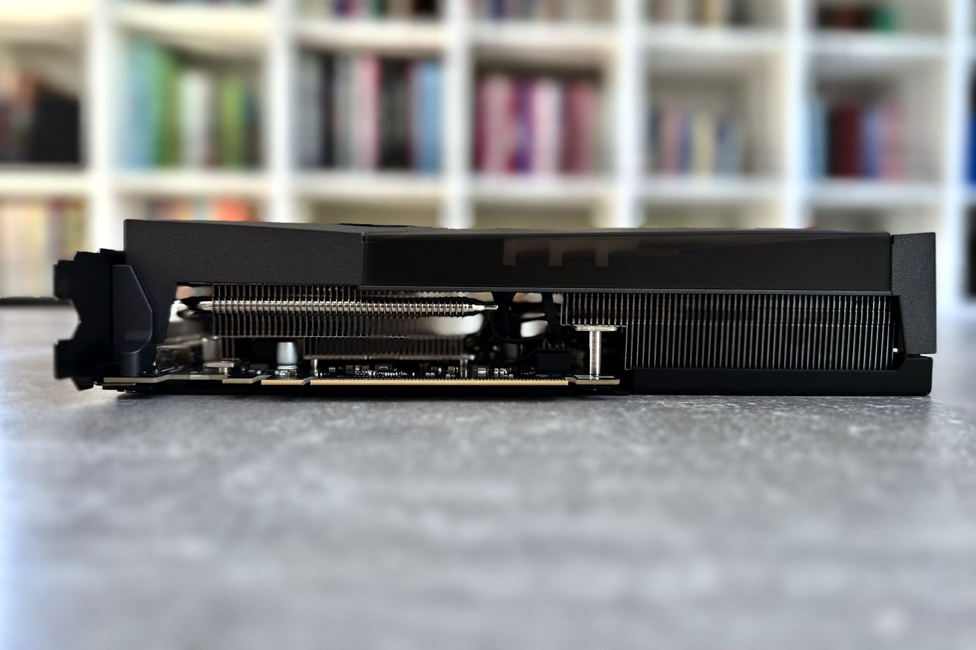 MSI GeForce RTX 5060 Ti Gaming OC - od spodu