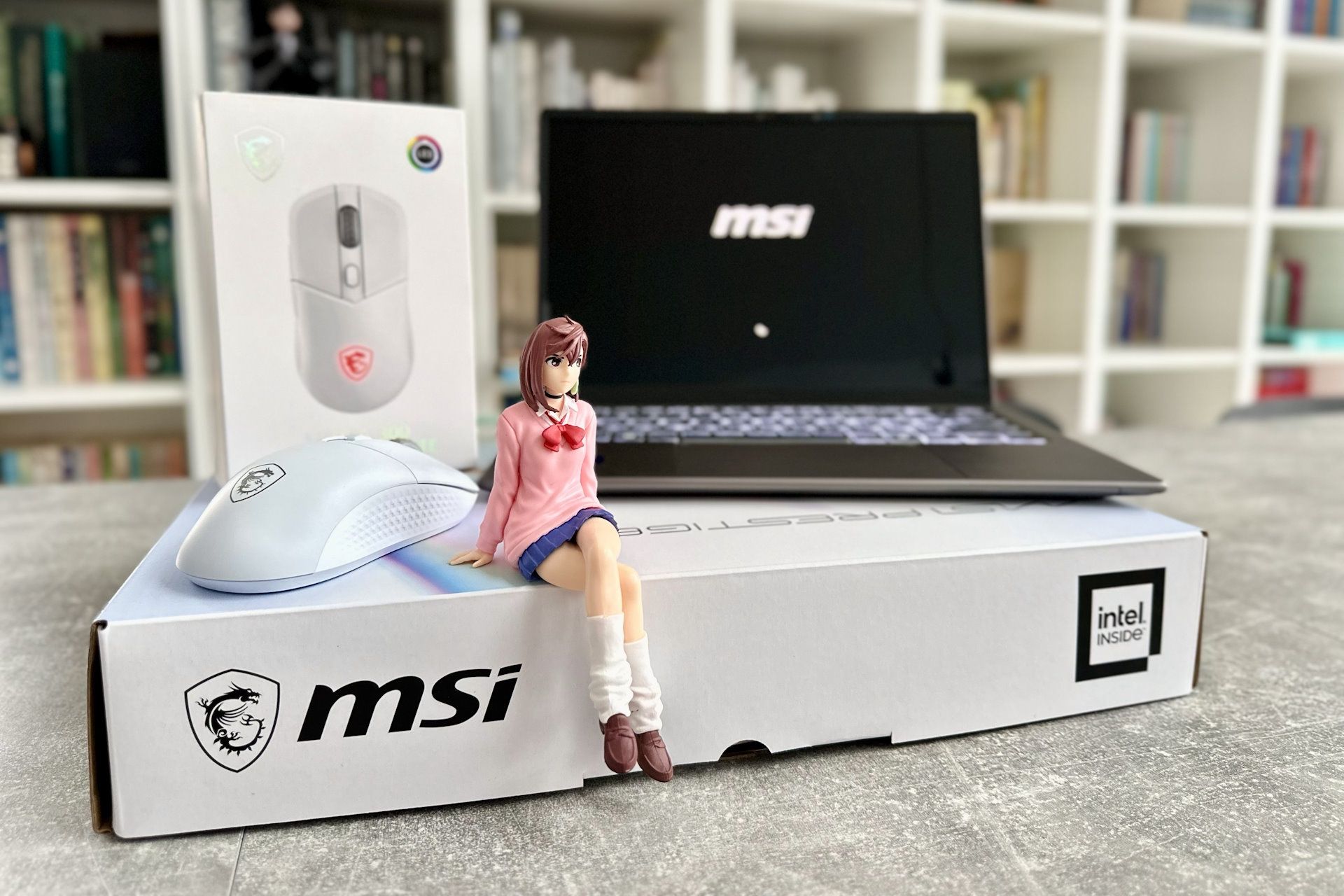 MSI Prestige 14 AI+ - pudełko