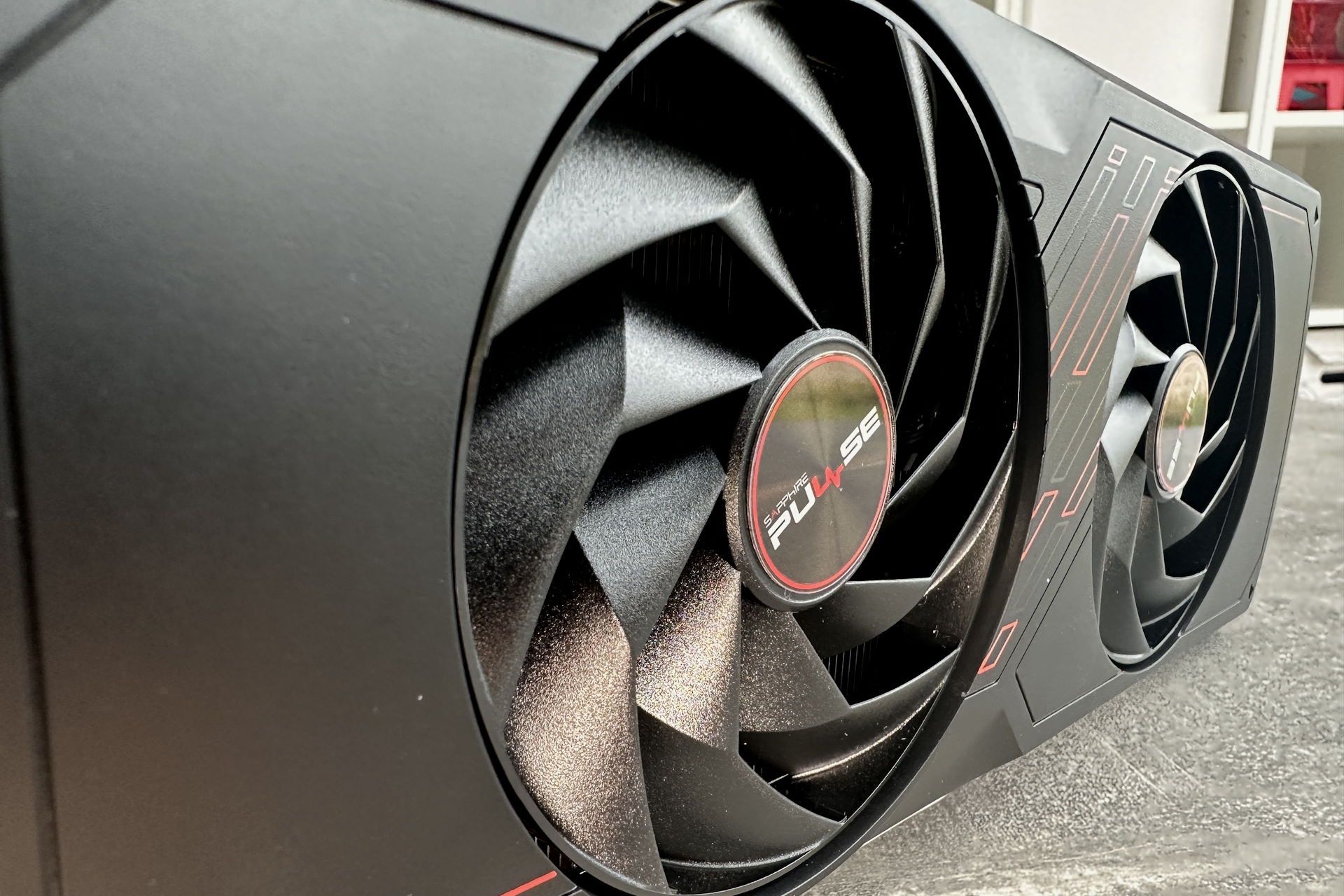 Sapphire Radeon RX 7700 XT Pulse - wentylatory
