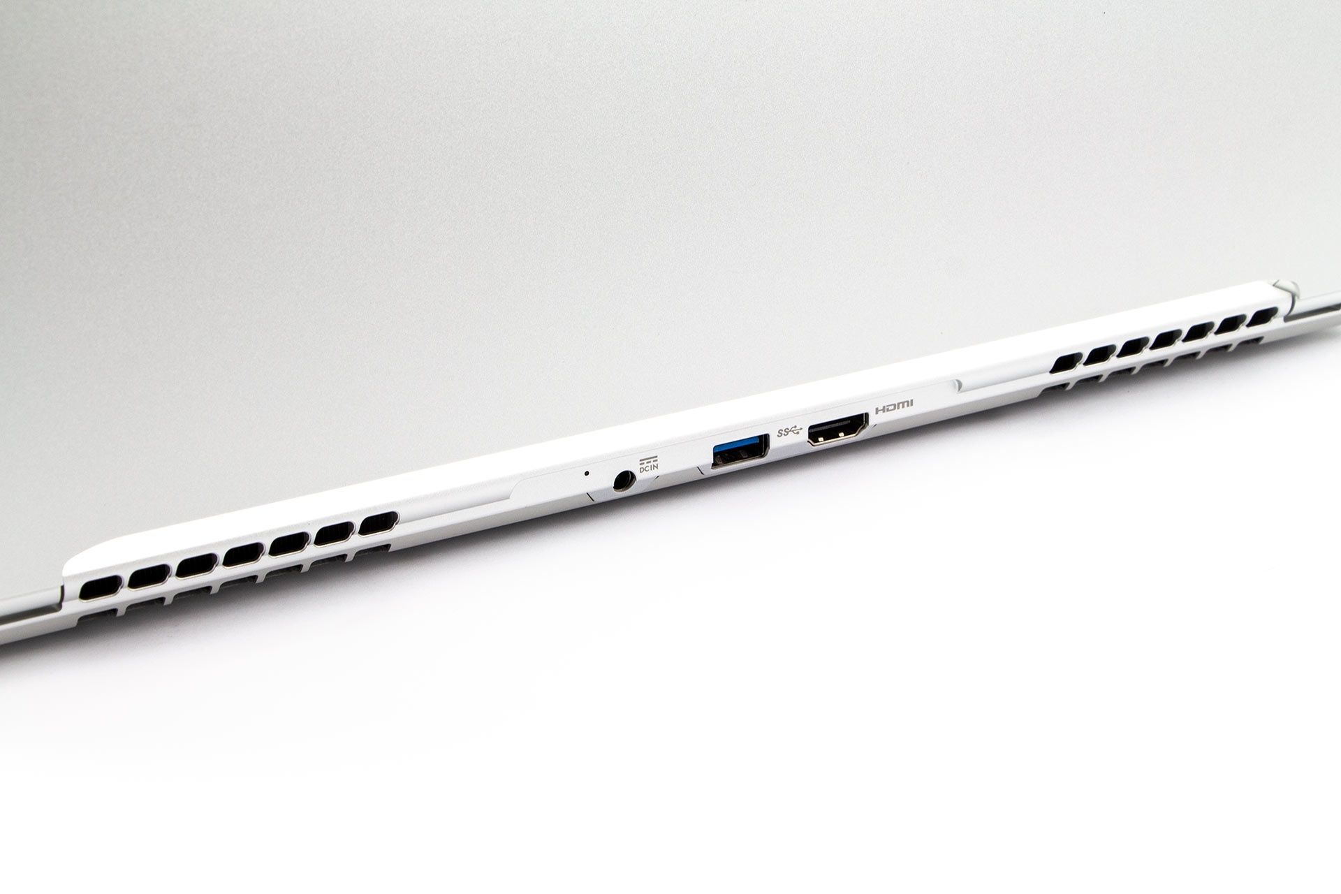 Gigabyte AERO 16 OLED - złacza z tyłu