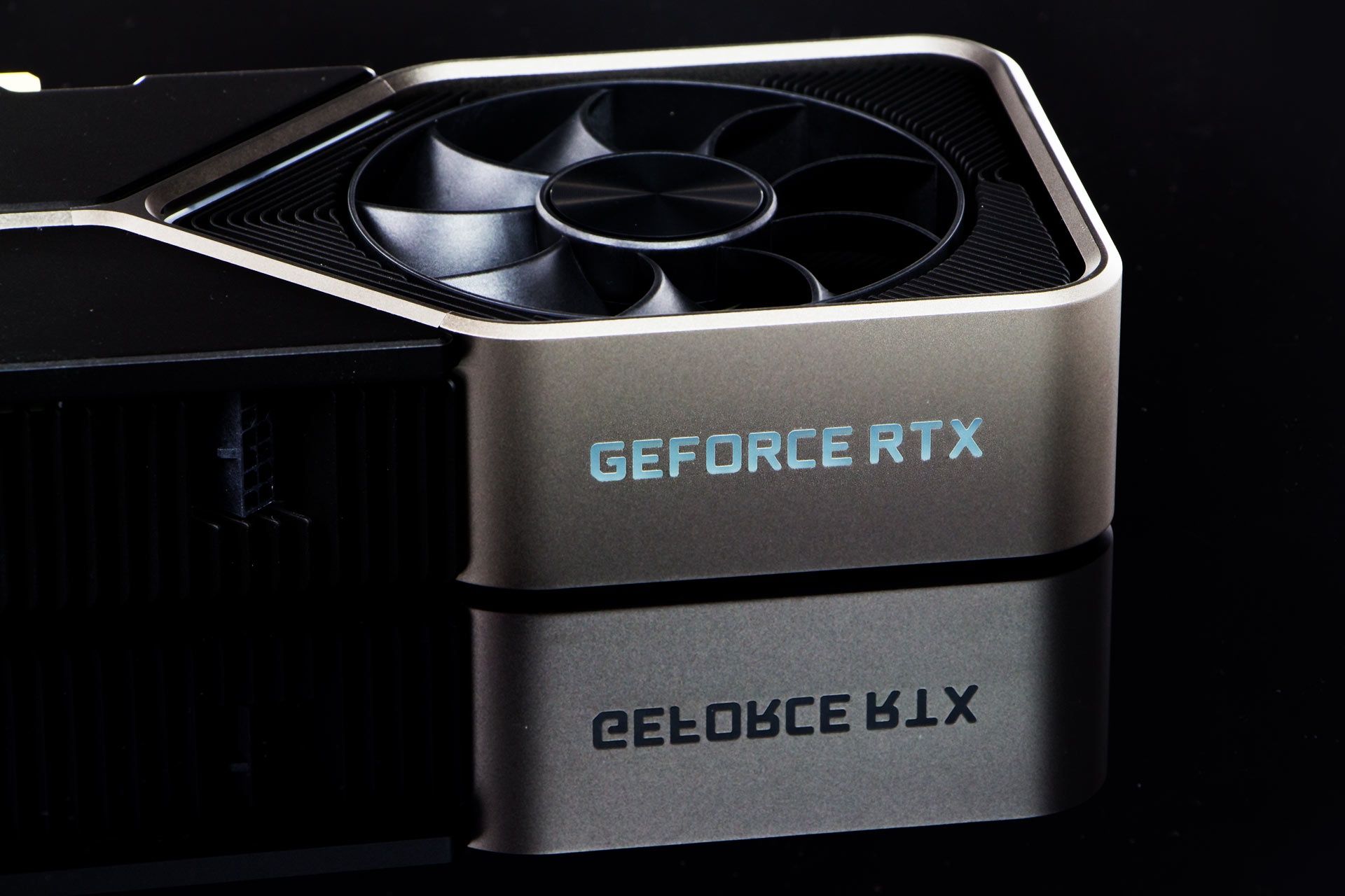 NVIDIA GeForce RTX 3080 FE - ładna i wydajna