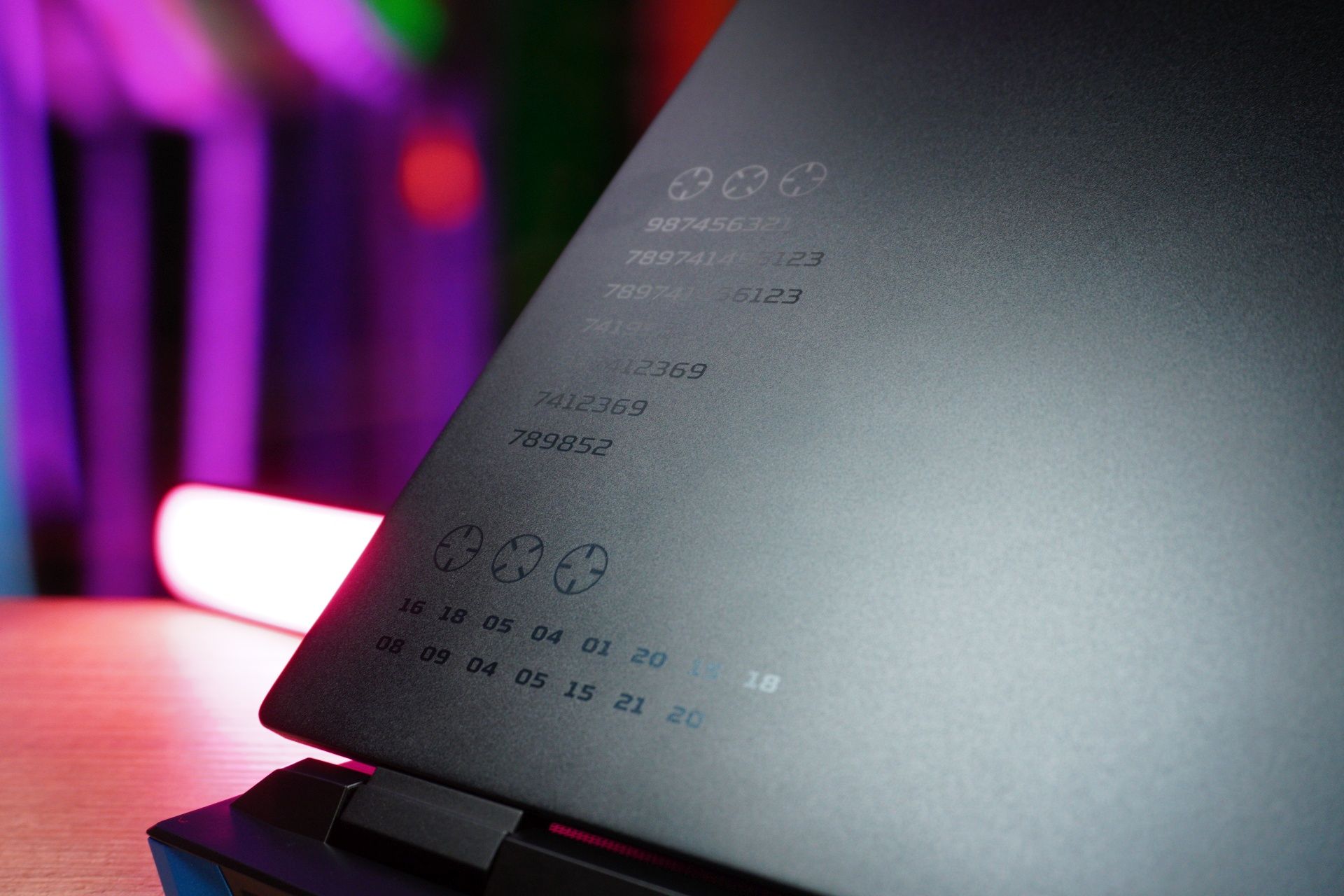 Acer Predator Helios Neo 16 - tajemniczy kod na pokrywie