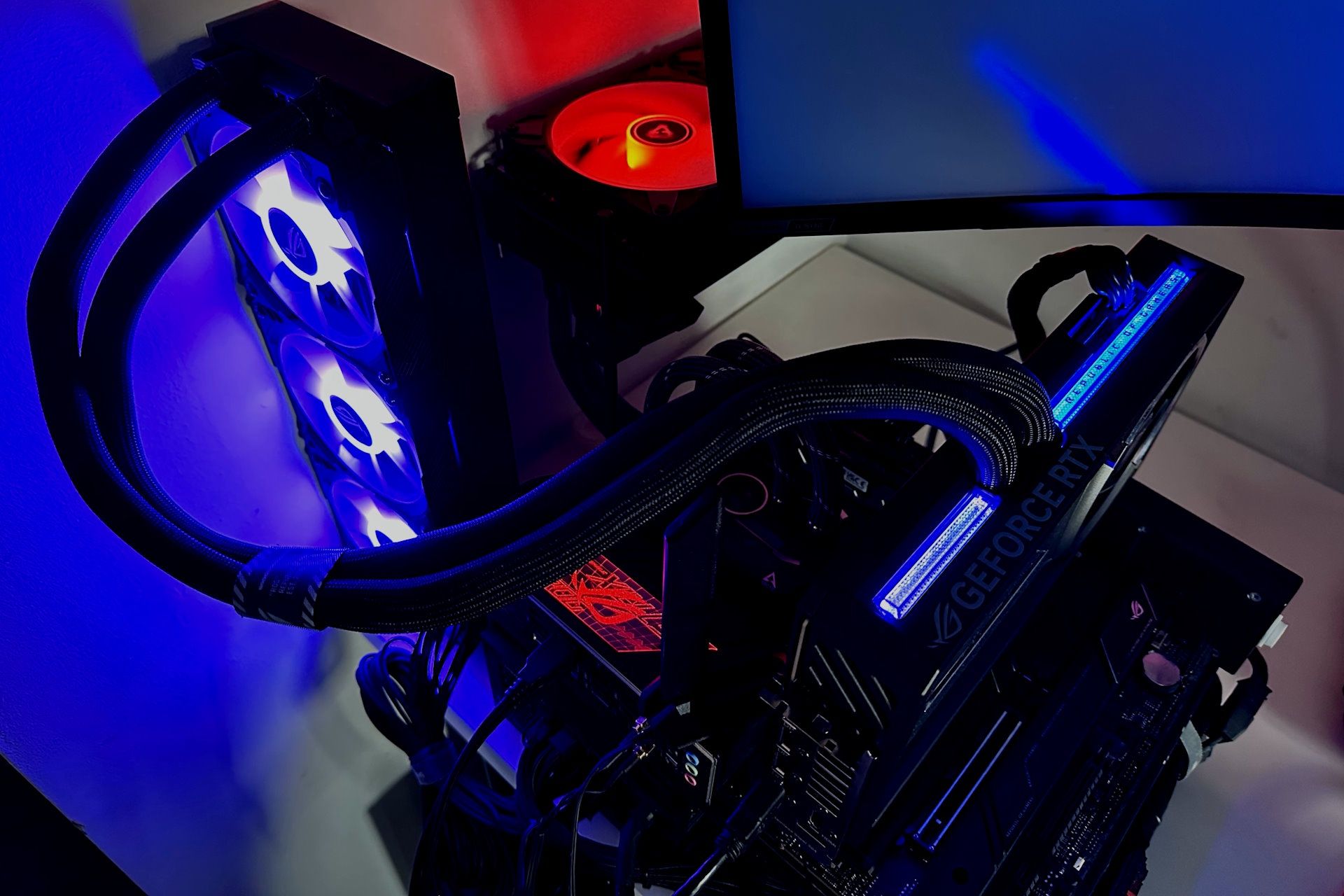 ASUS GeForce RTX 5090 ROG Astral LC - platforma testowa