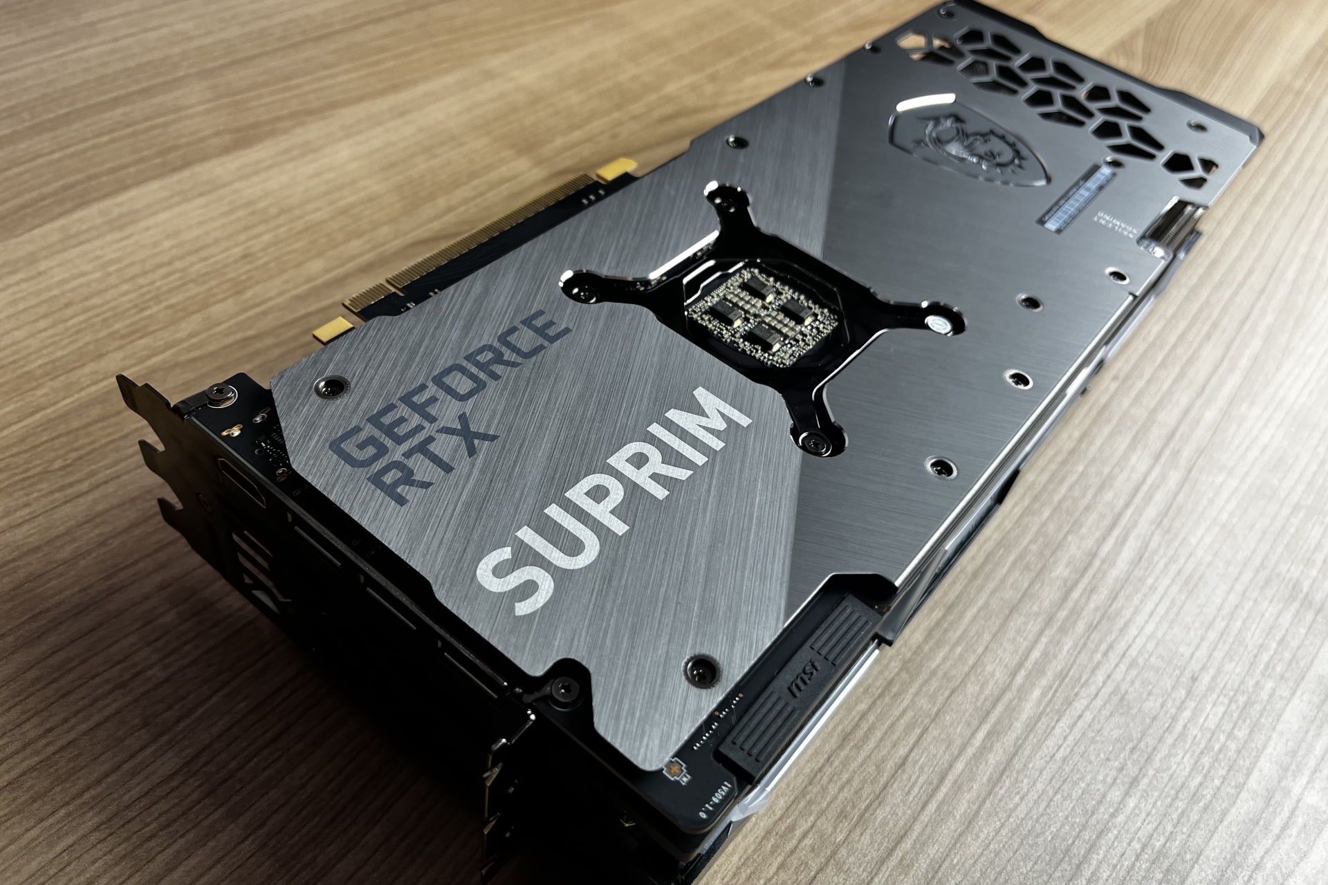 MSI GeForce RTX 3090Ti Suprim X - backplate