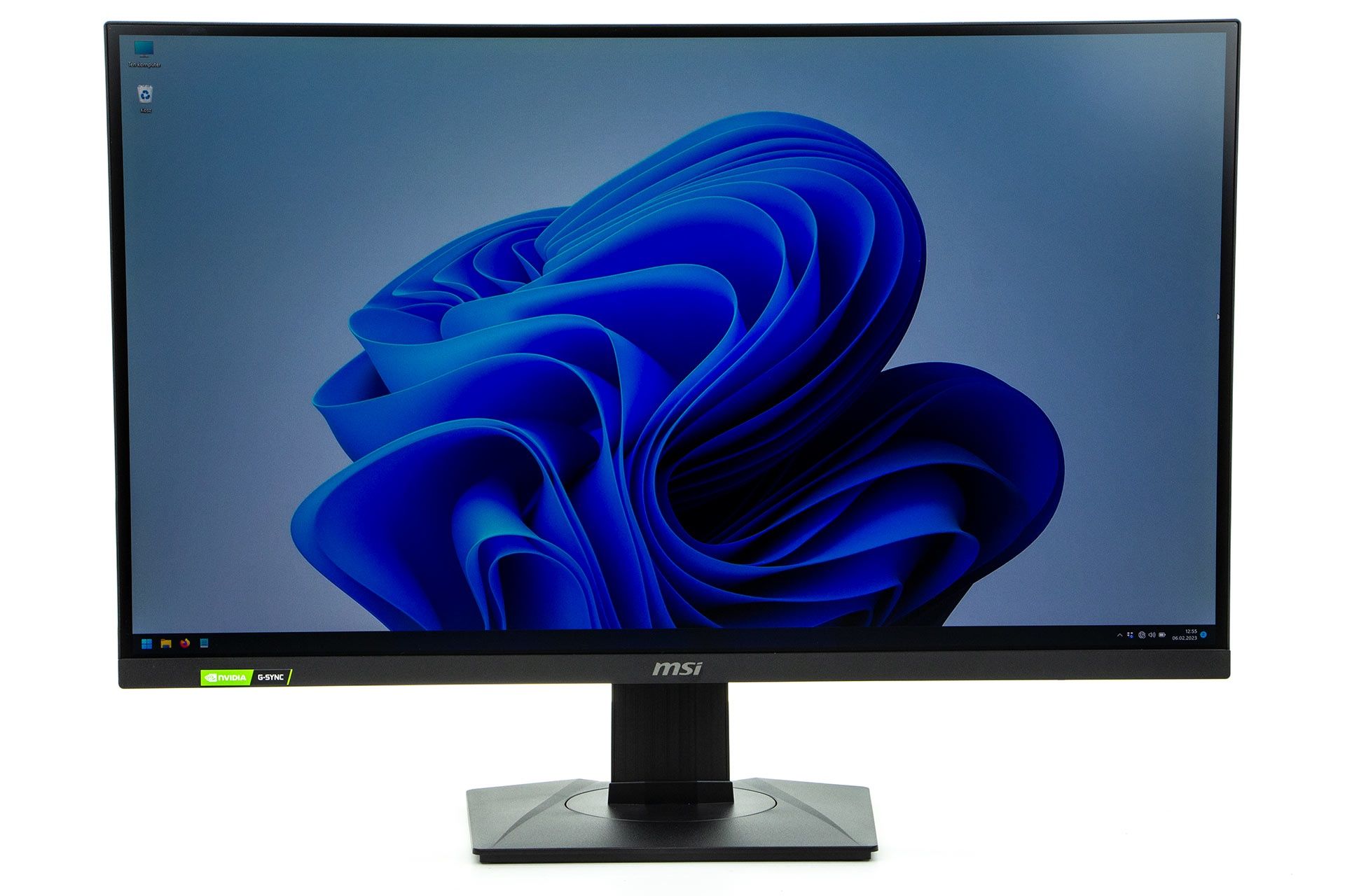 MSI G274QPF-QD - włączony od przodu