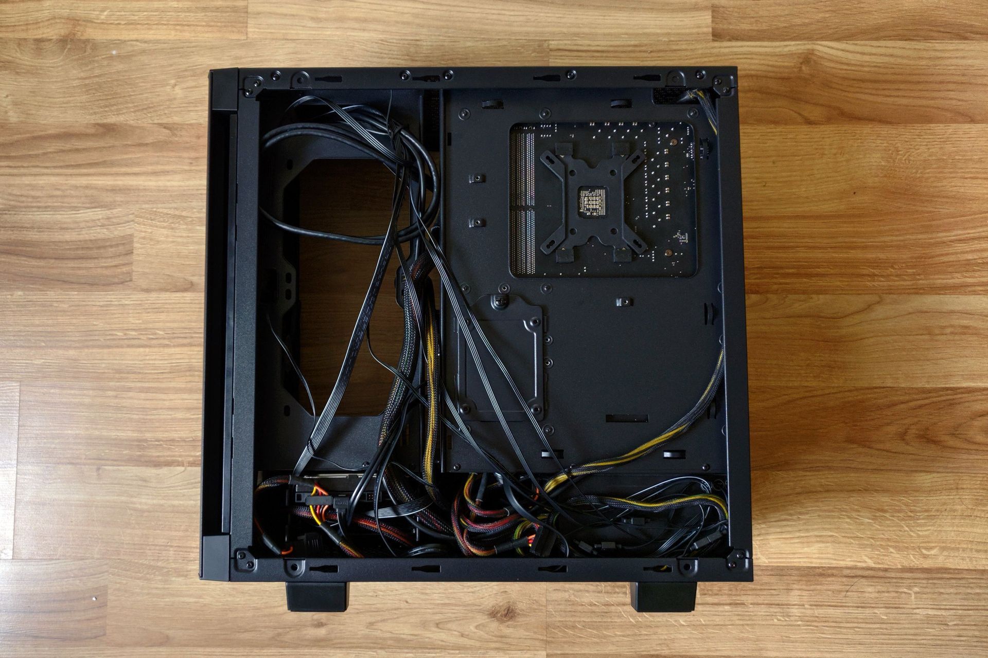 ADATA XPG Invader - montaż podzespołów