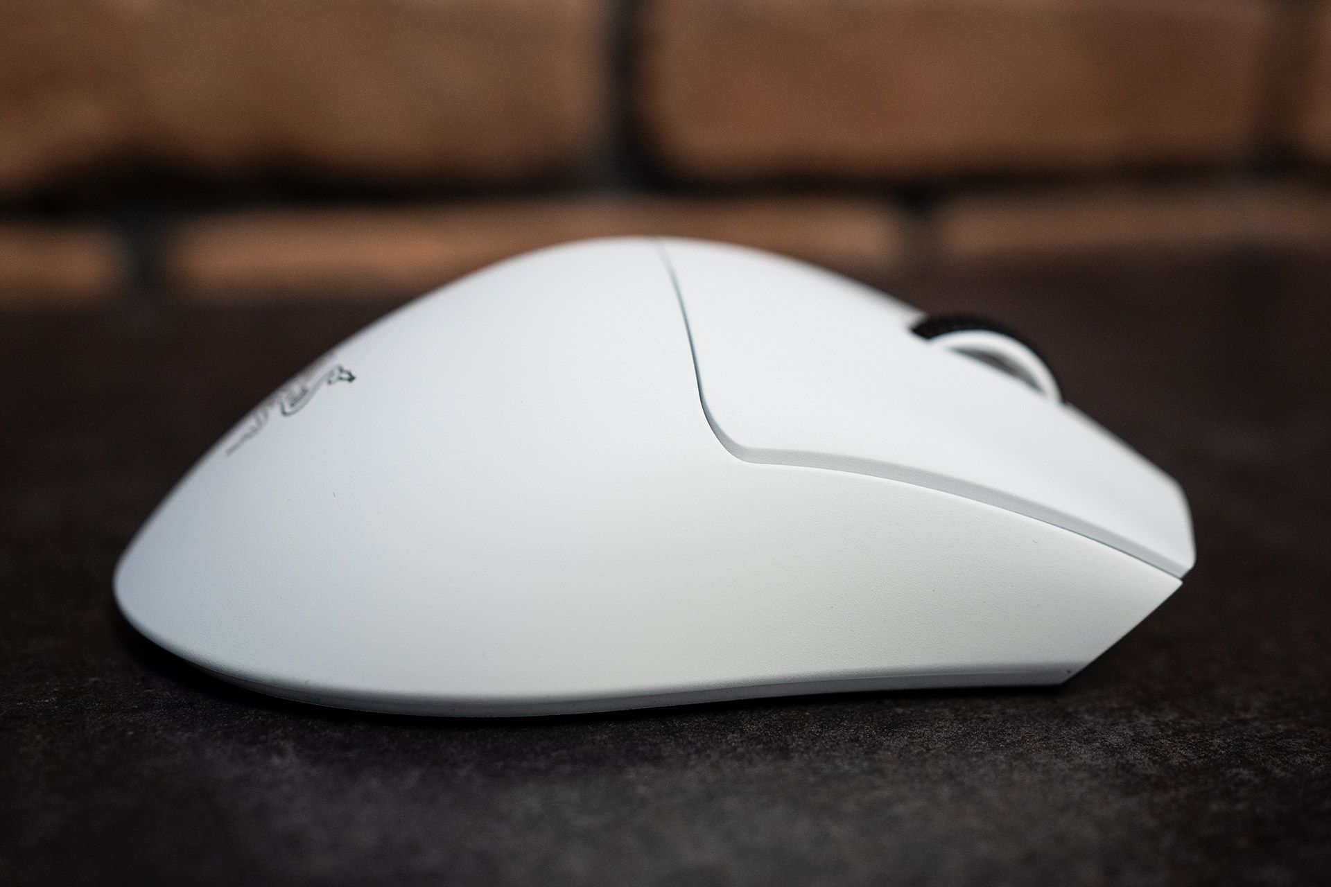 Razer DeathAdder V3 Pro - prawy bok myszki