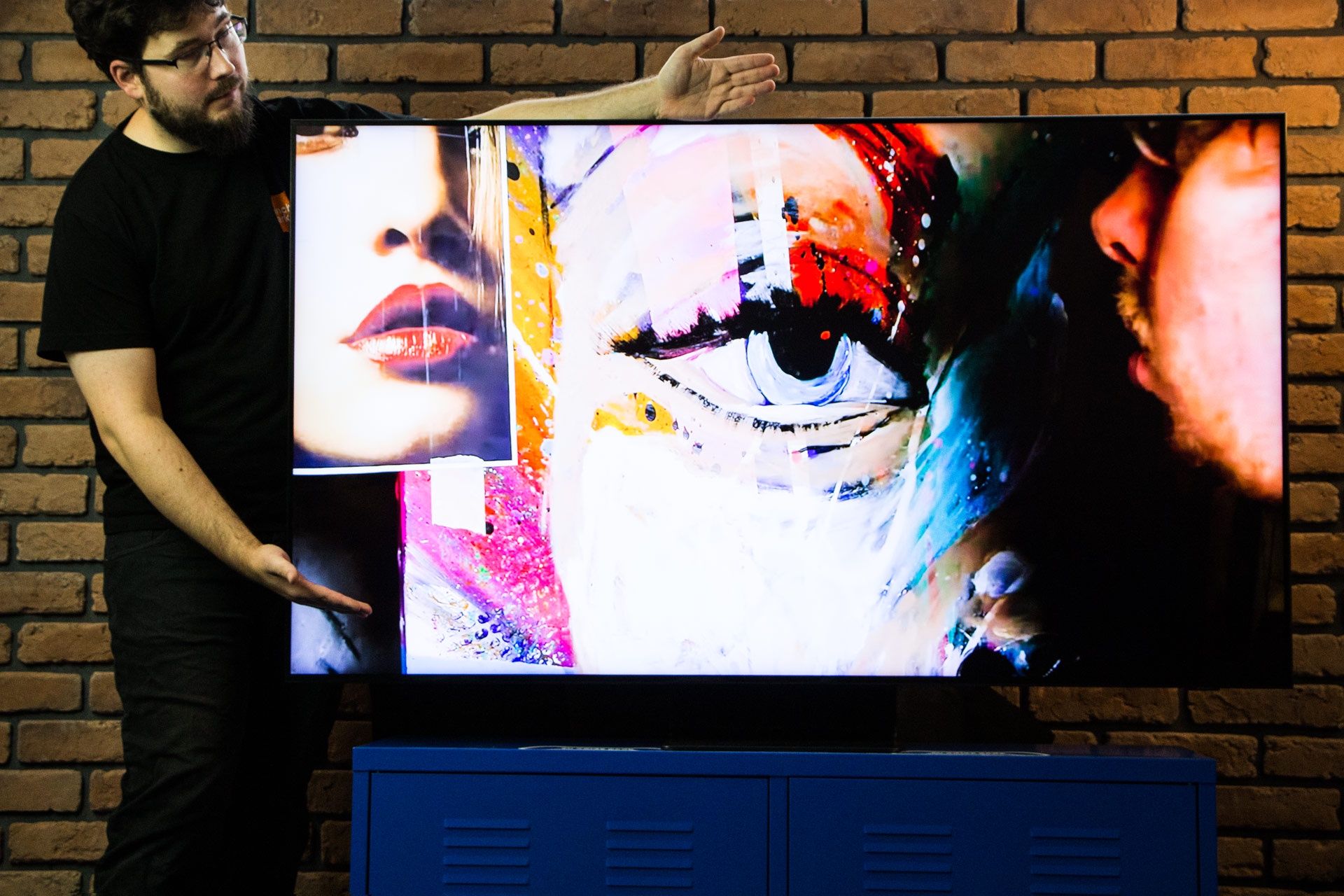 Samsung Q800T - TV jak obraz