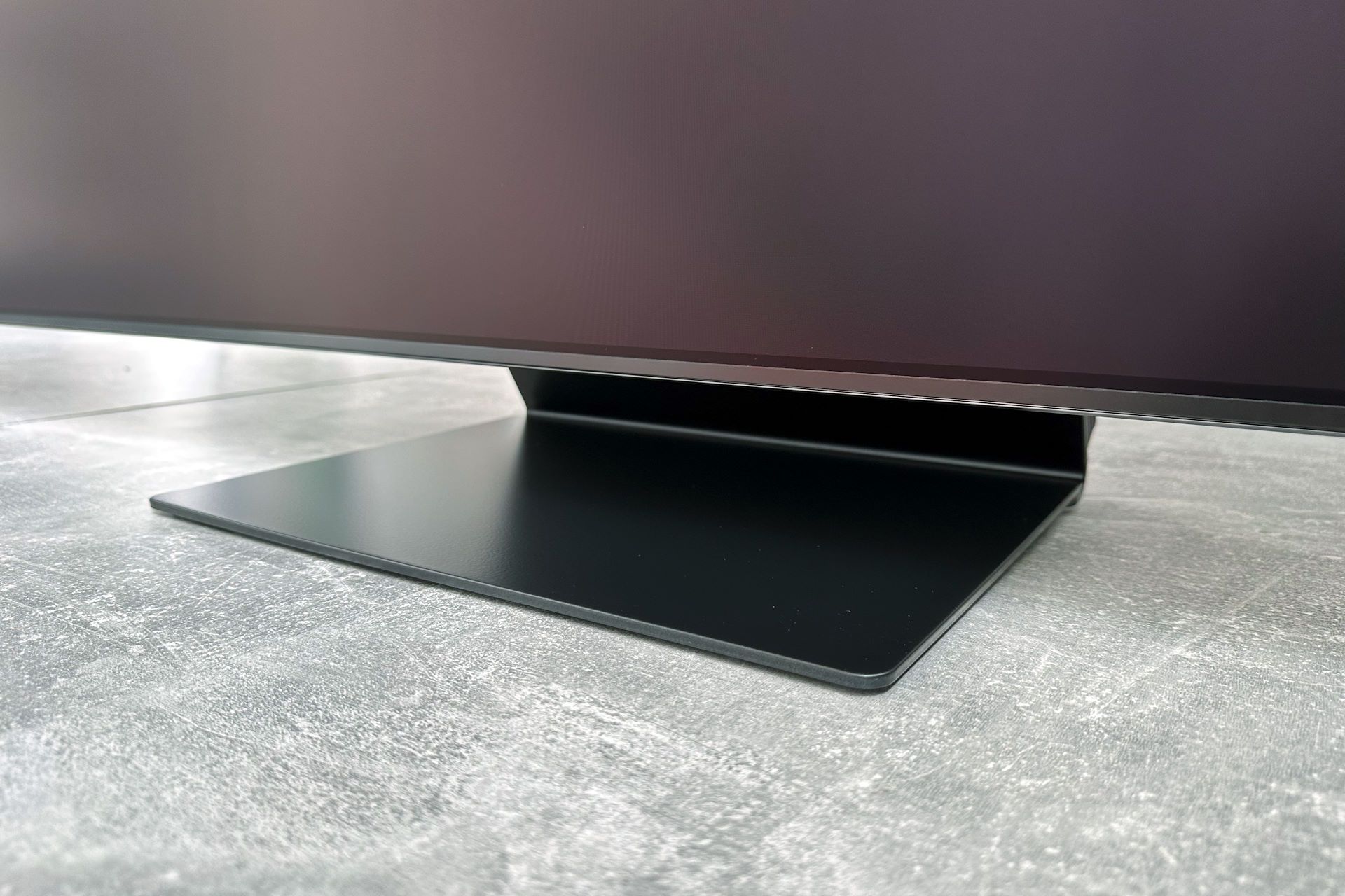 Samsung OLED S95D - podstawka od przodu