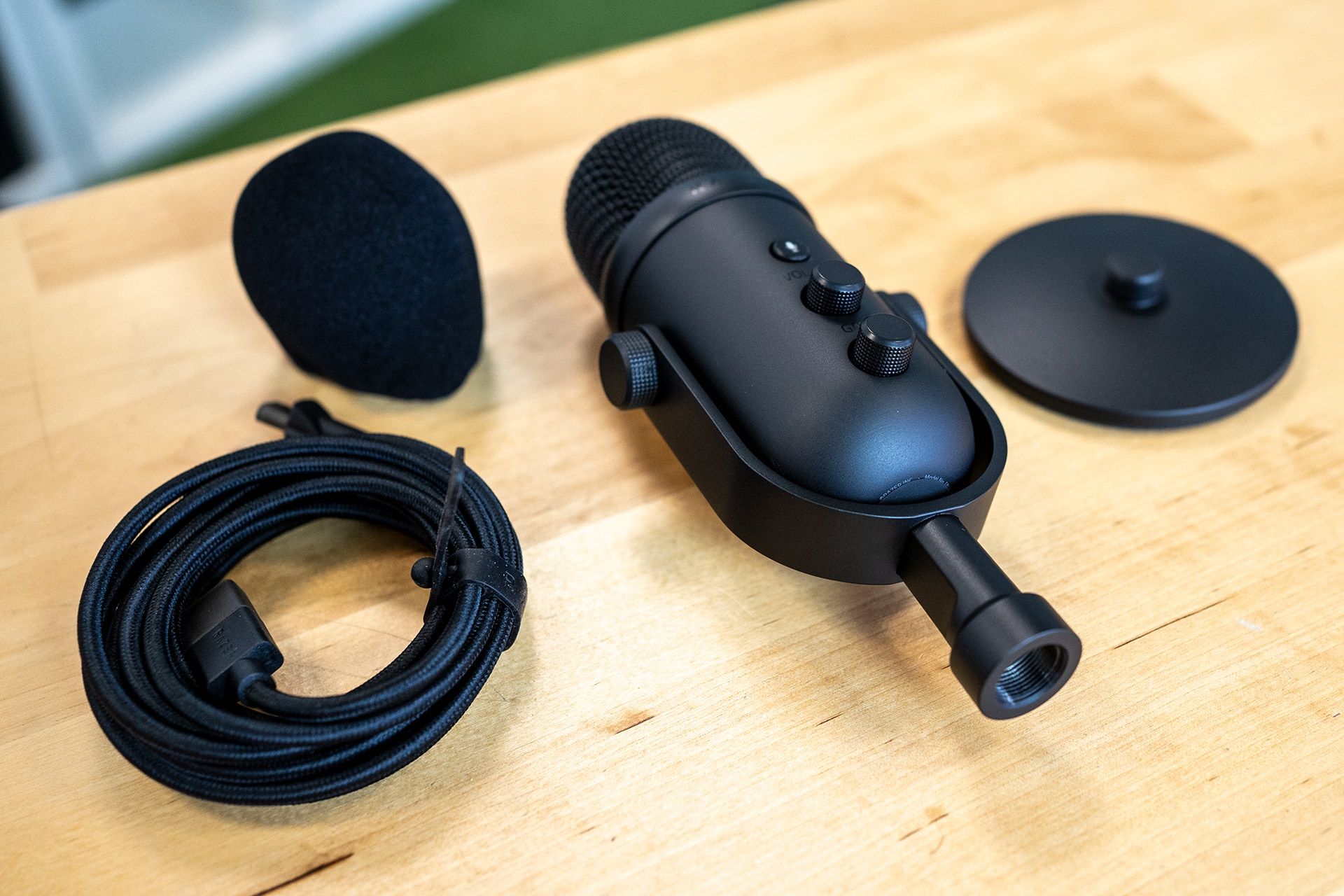 Razer Seiren V2 Pro - co w zestawie