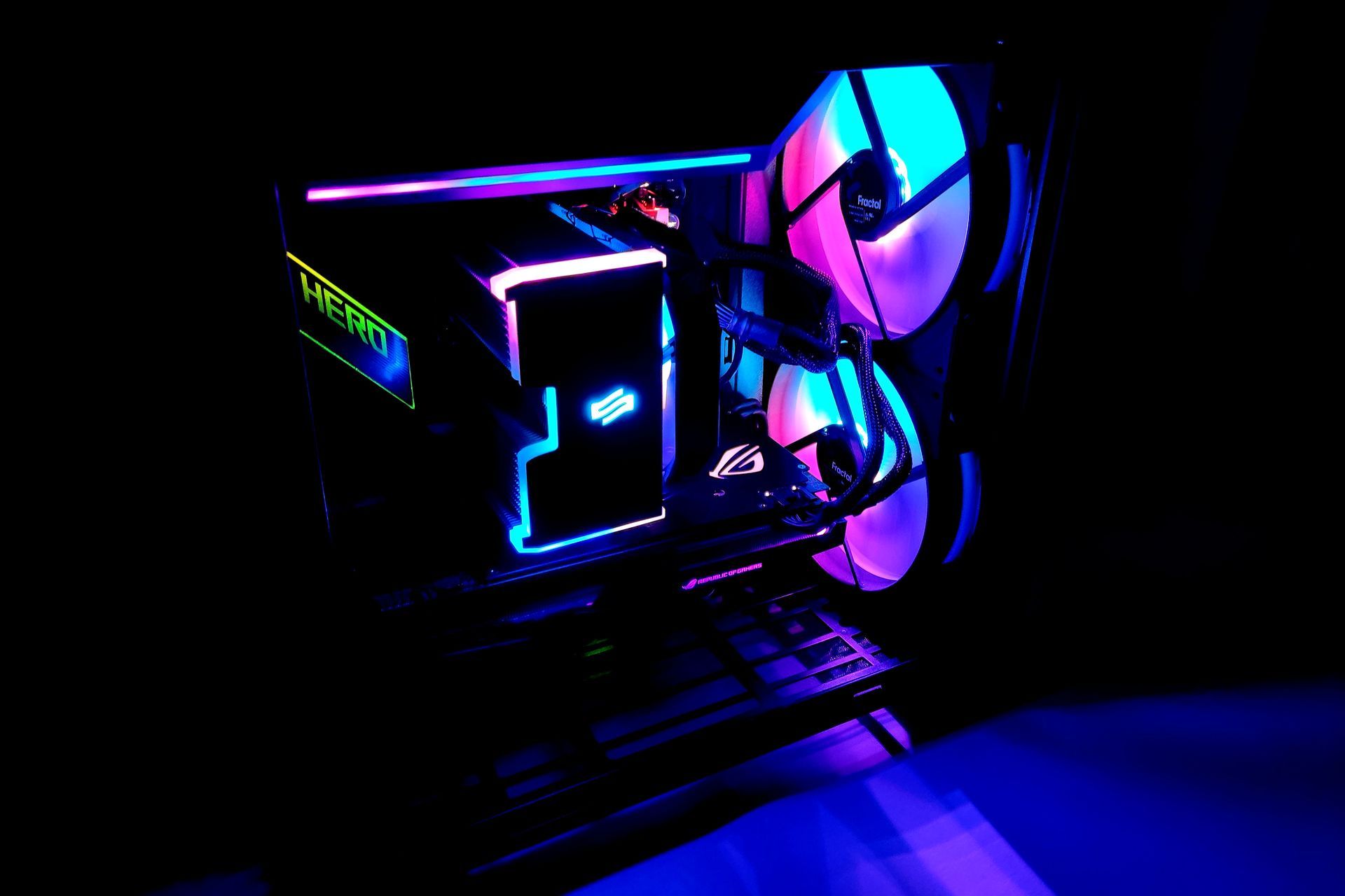 Fractal Design Torrent Compact TG RGB - podświetlenie LED