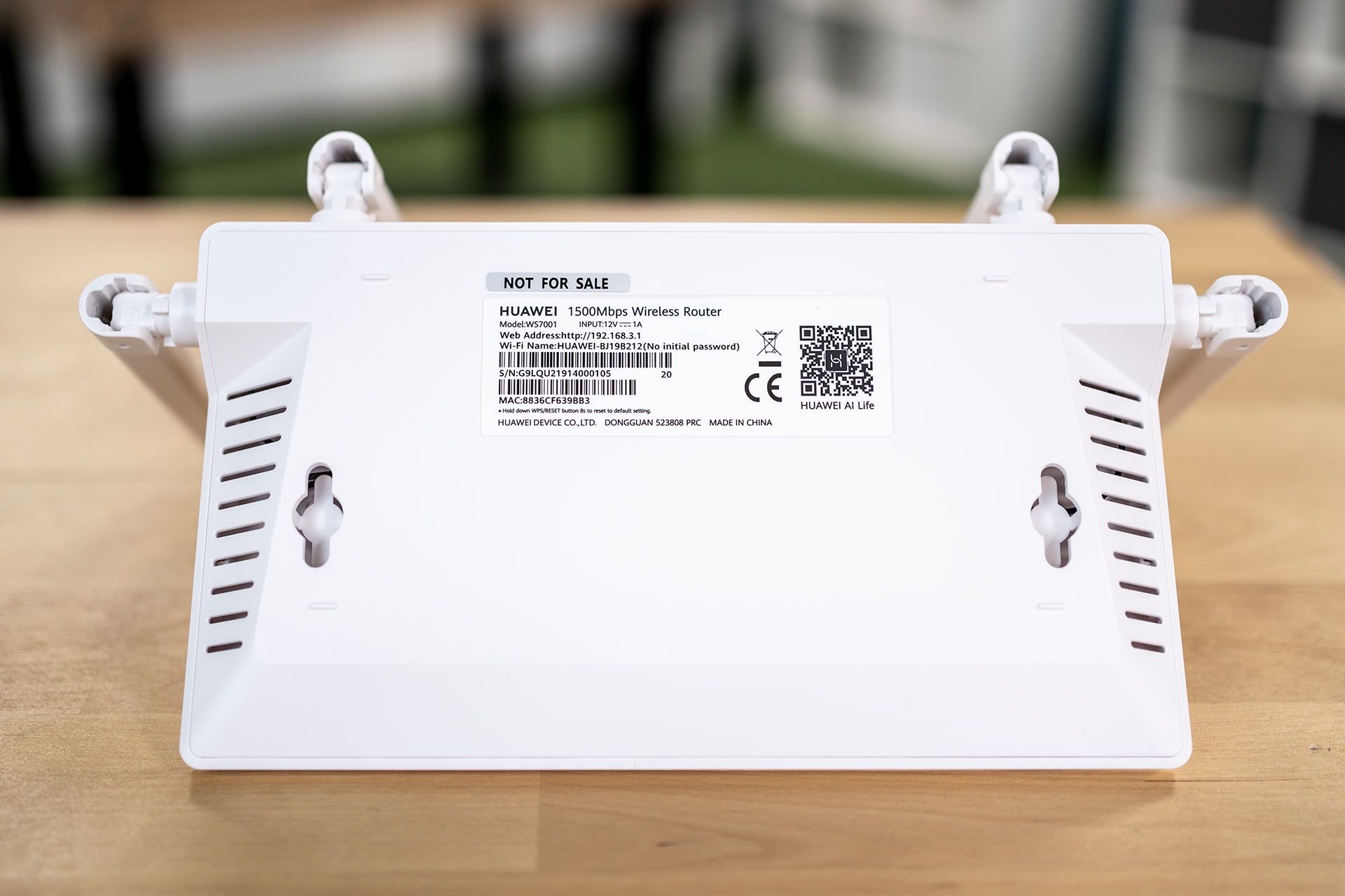 Huawei WiFi AX2 - od spodu