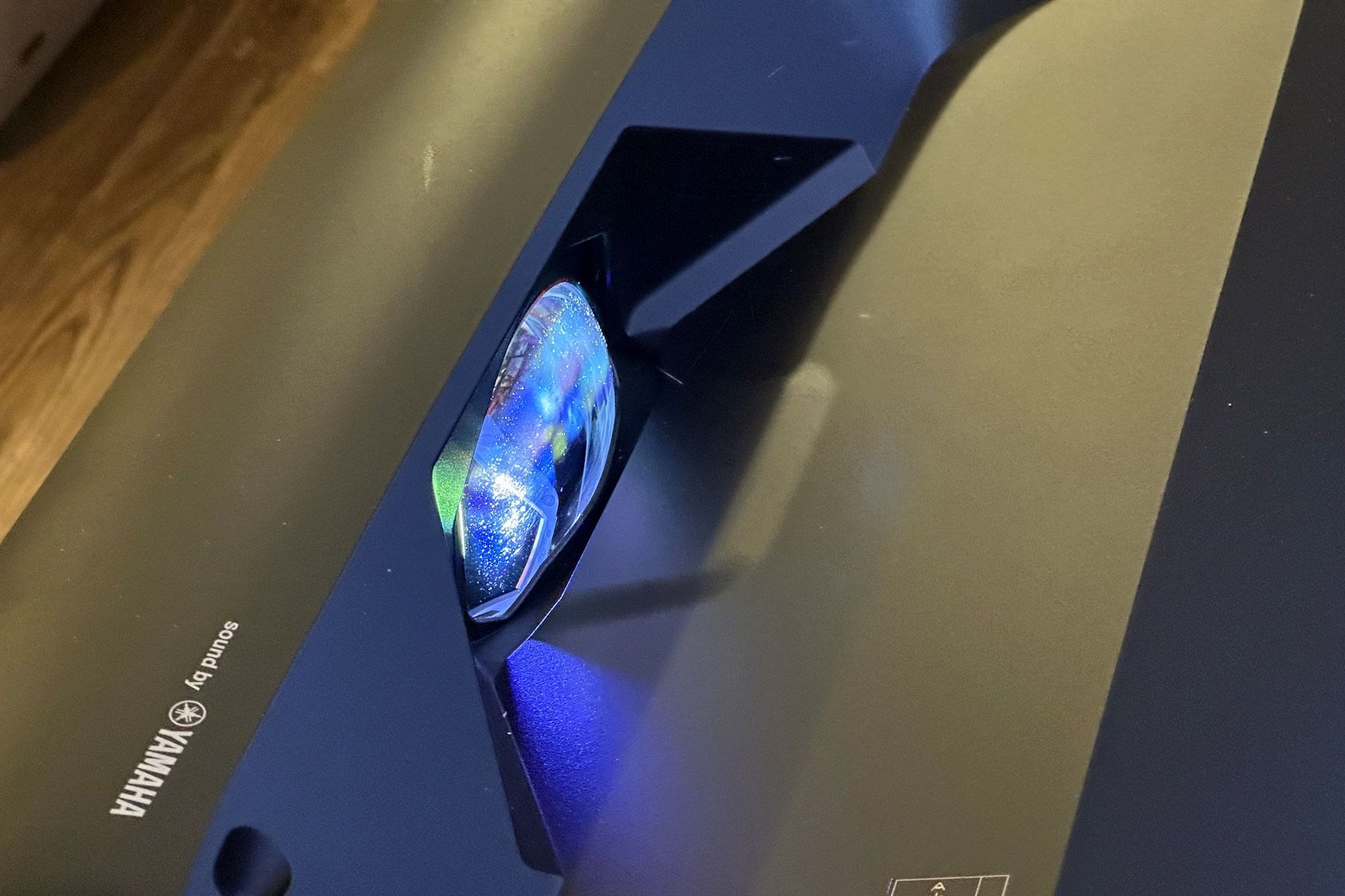 EPSON EH-LS650B - soczewka