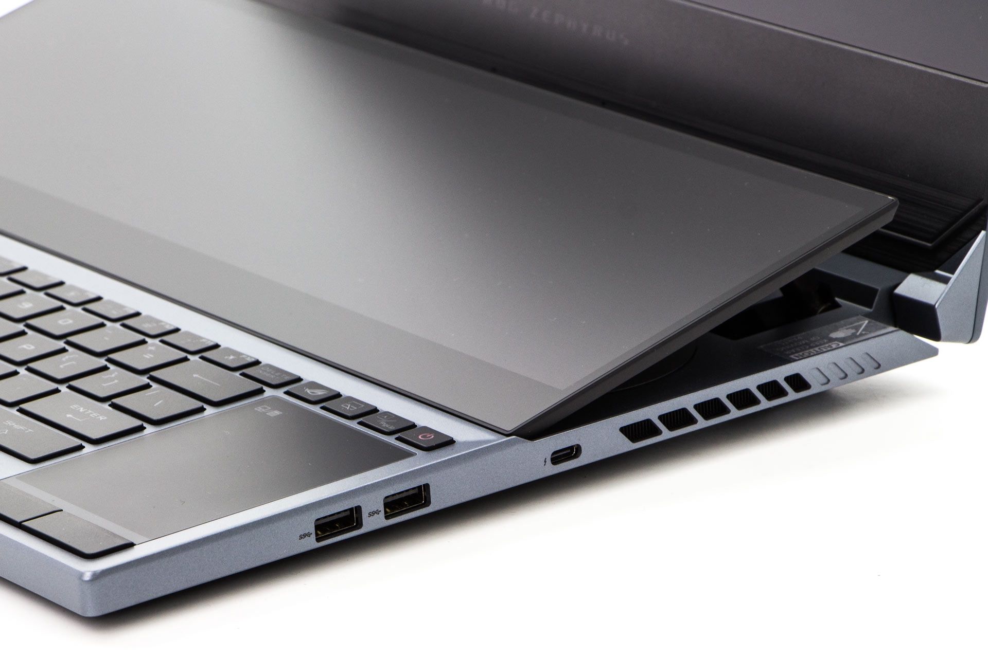 ASUS ROG Zephyrus Duo 15 GX550L - porty z prawej