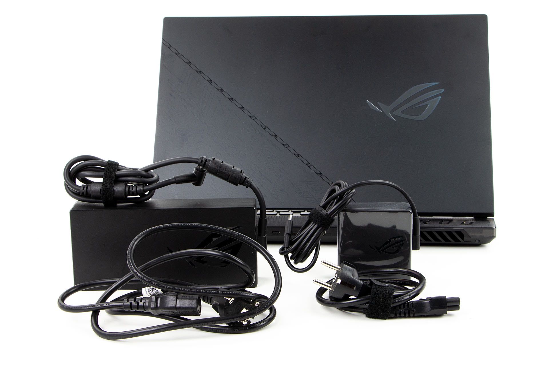 ASUS ROG STRIX SCAR 17 SE - zasilacze