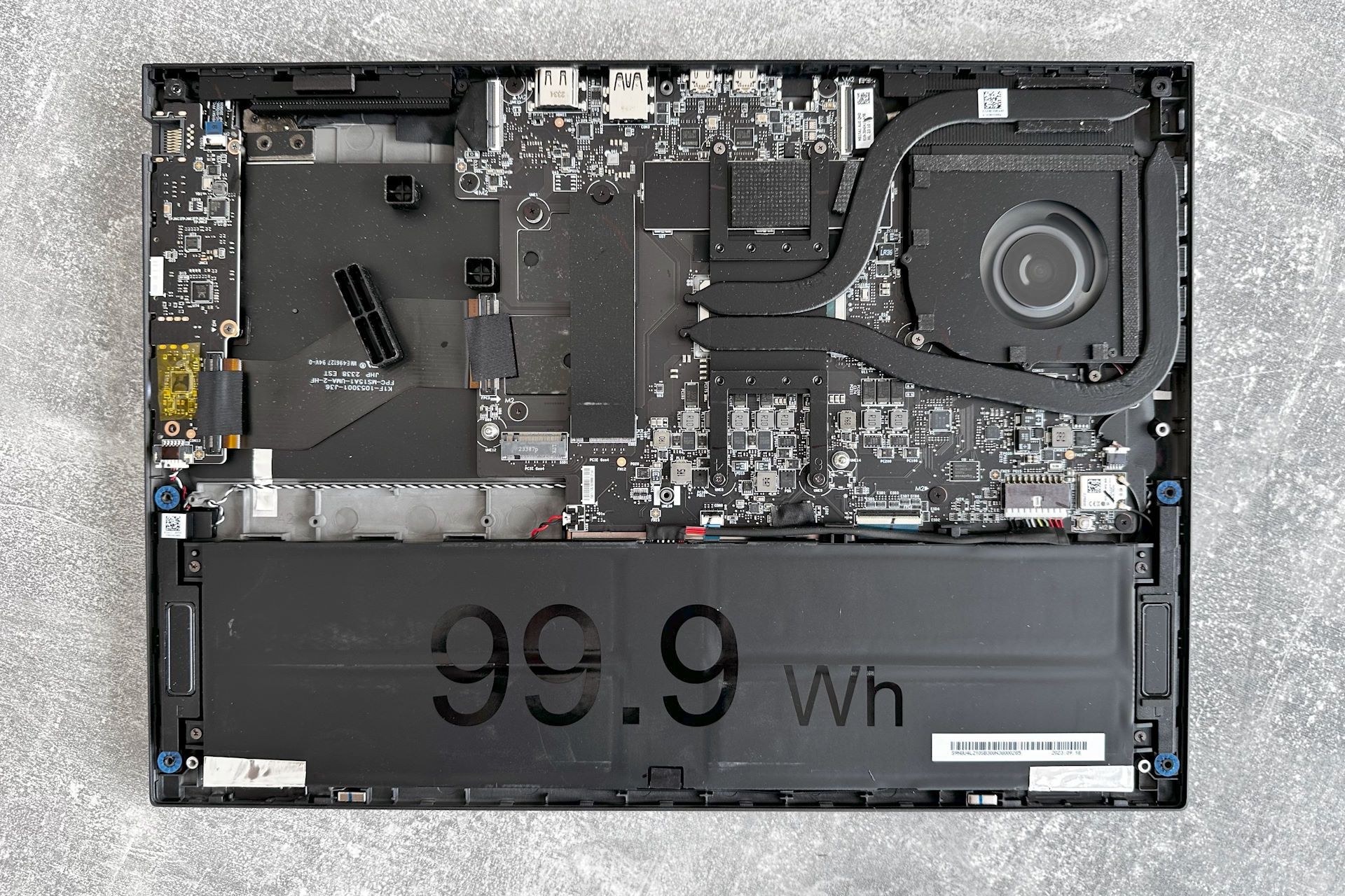 MSI Prestige 16 AI Evo - podzespoły