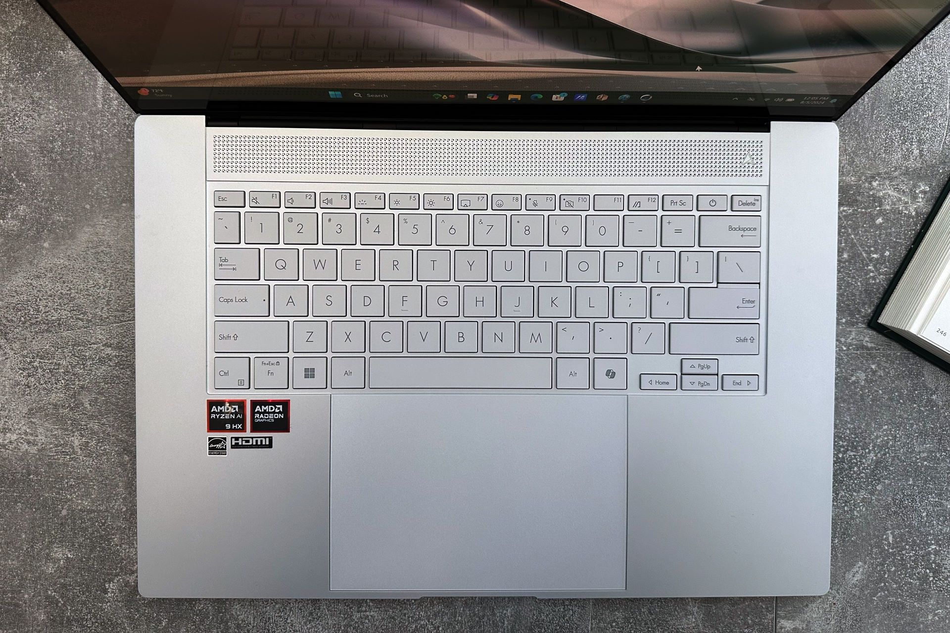 ASUS Zenbook S 16 UM5606 - klawiatura i touchpad