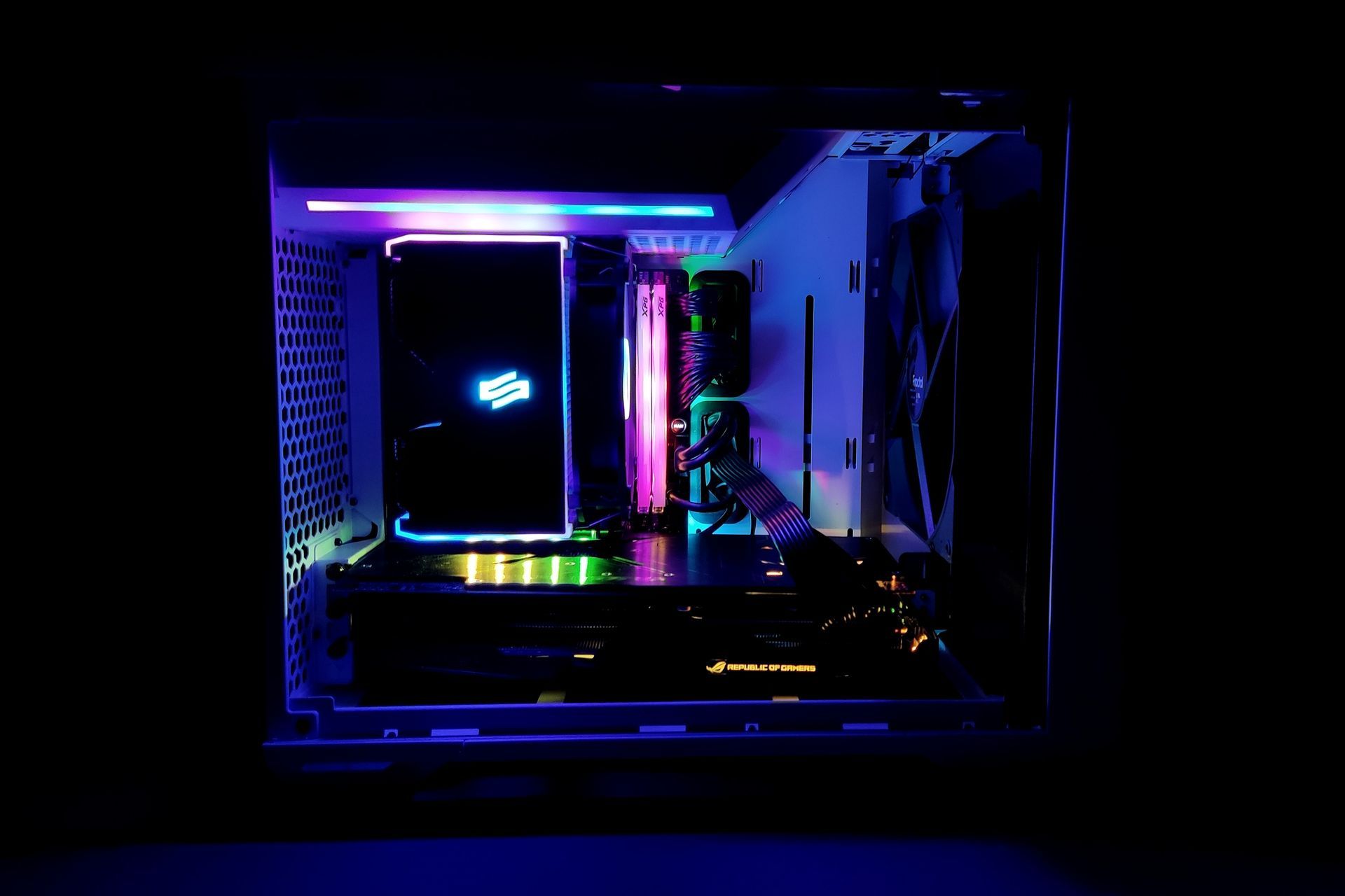 Fractal Design Torrent Nano TG White - podświetlenie LED