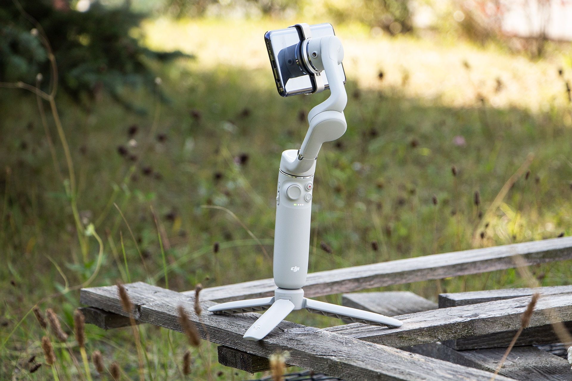 DJI OM 5 - gimbal na statywie