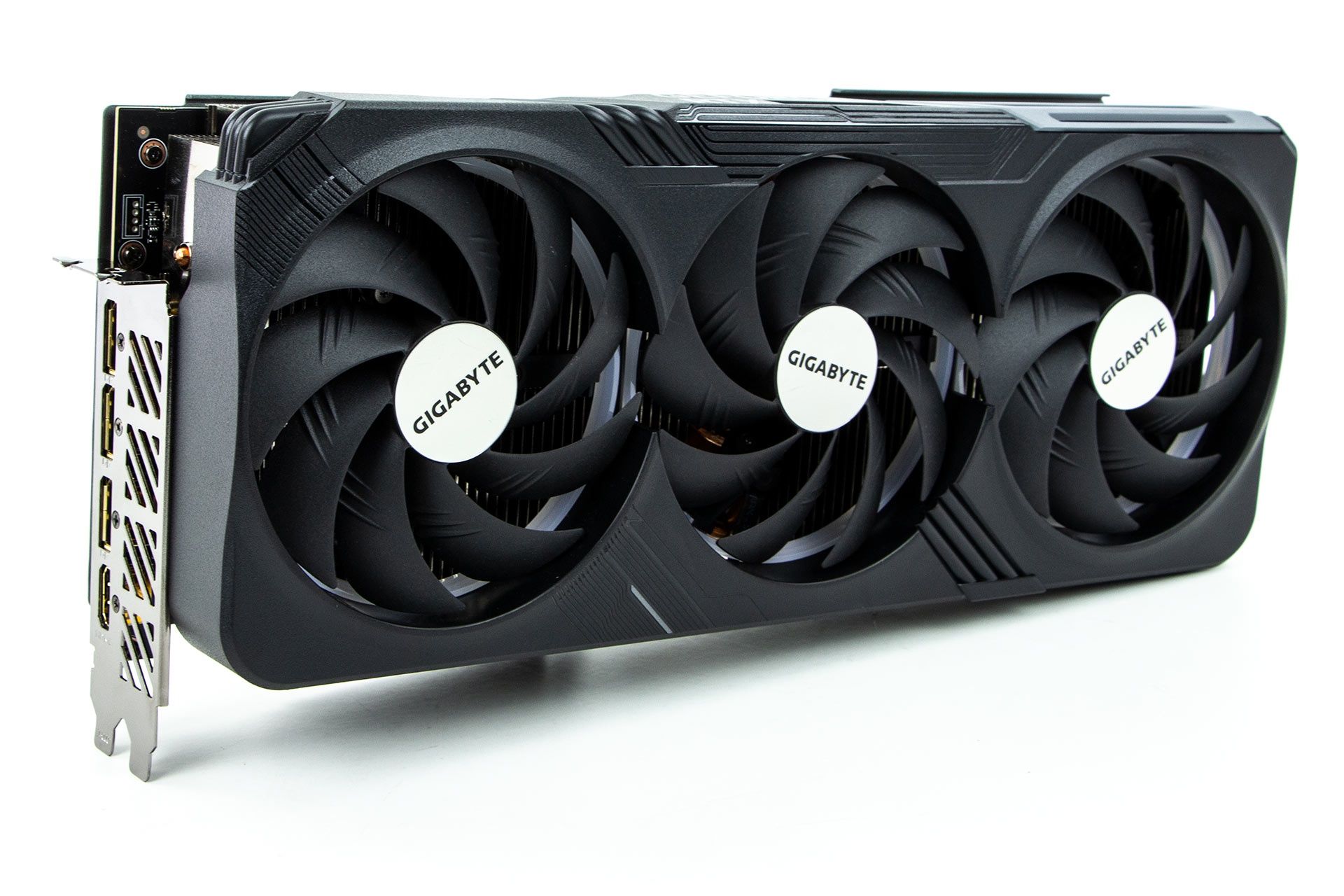 Gigabyte GeForce RTX 4090 Gaming OC 24G - z profilu