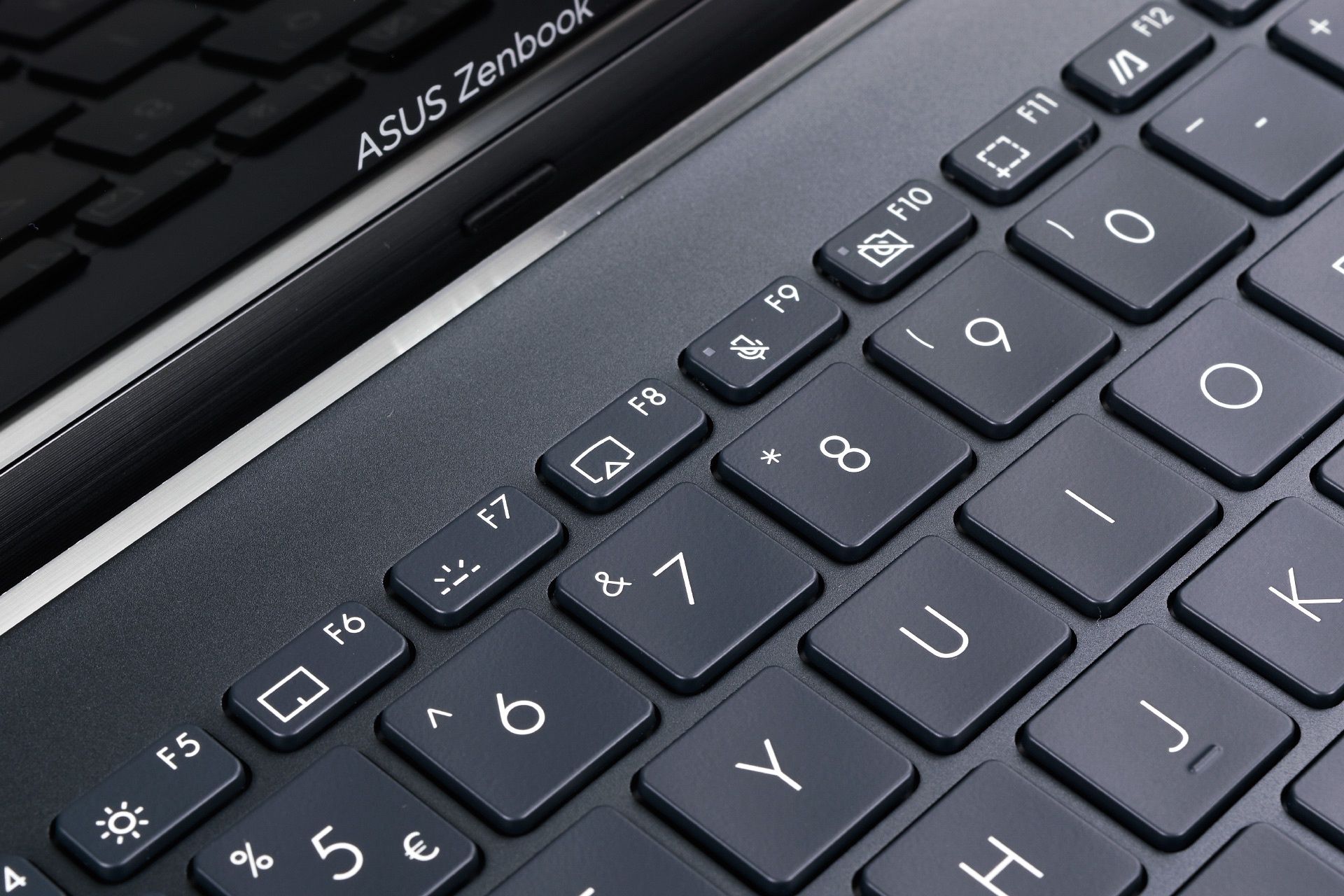 ASUS Zenbook Pro 15 Flip OLED klawiatura