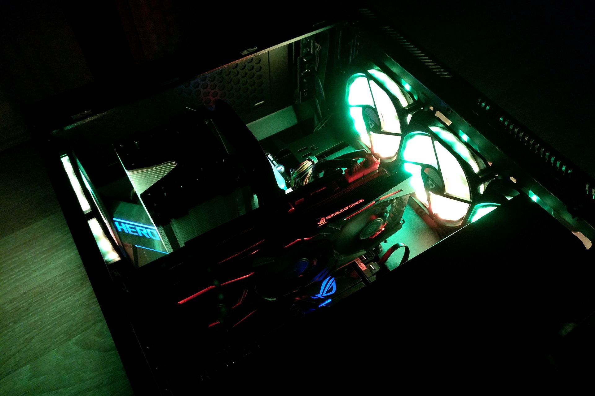 Chieftec Scorpion 3 GL-03B-OP - podświetlenie LED